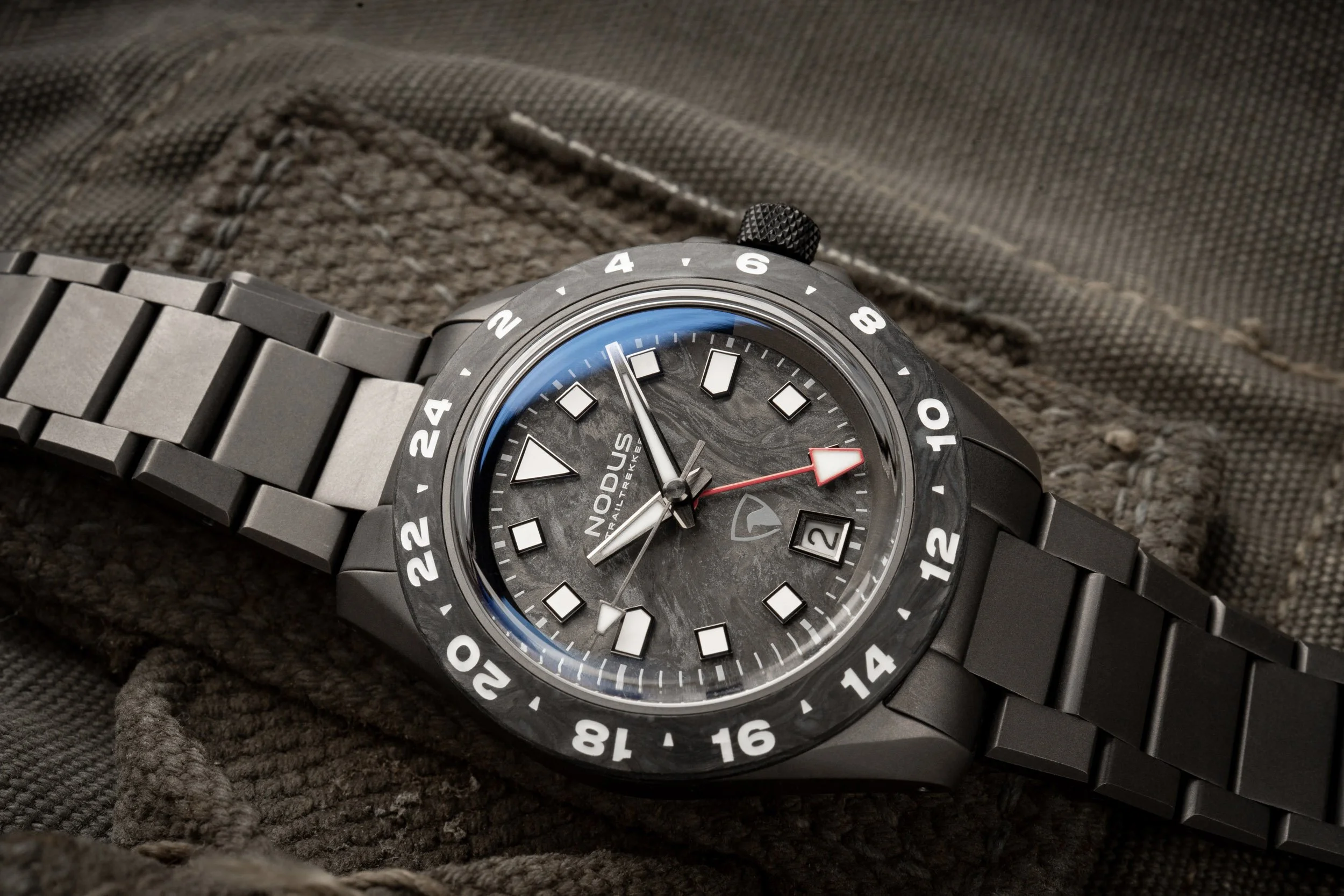 Nodus-x-Raven-TrailTrekker-Carbon-KC-WEB-02.jpg