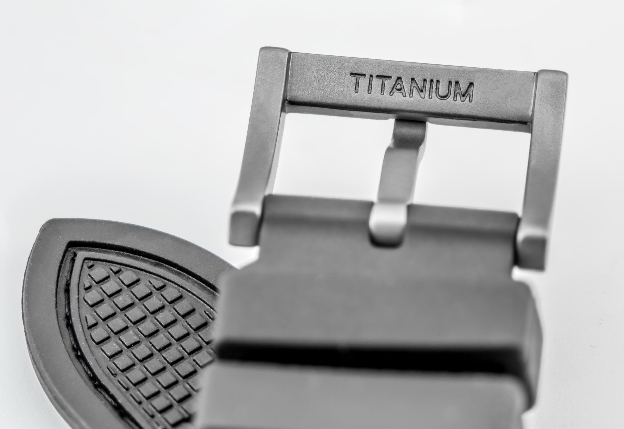 sector-field-ti-buckle.jpg