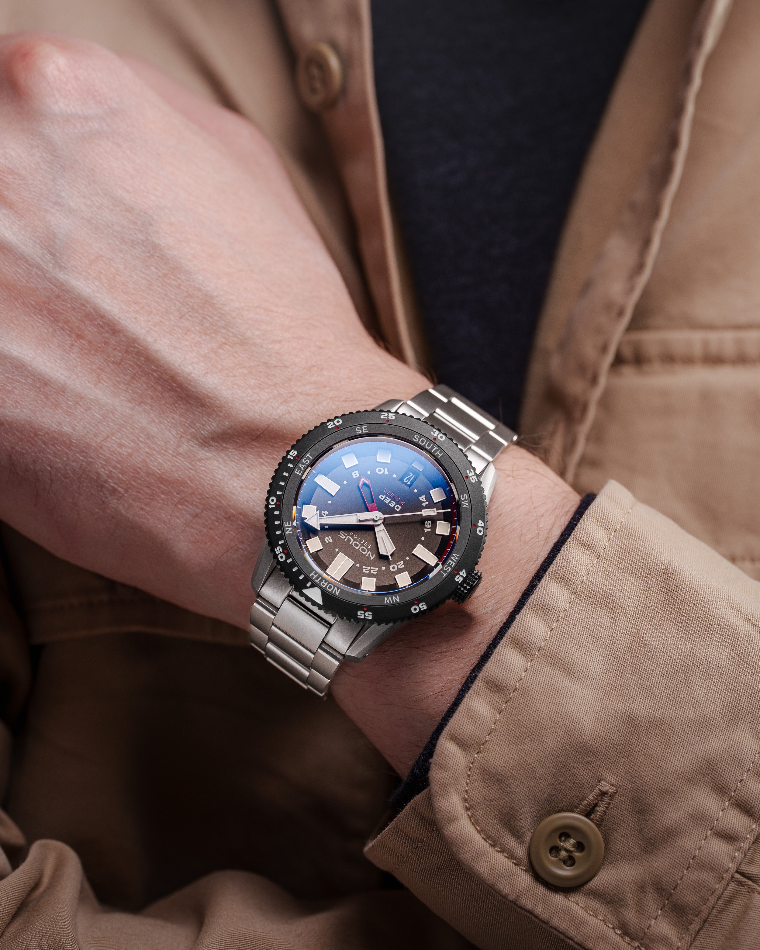 Nodus-Sector-Deep-Pioneer-GMT-Wrist-shots-WEB-5.jpg