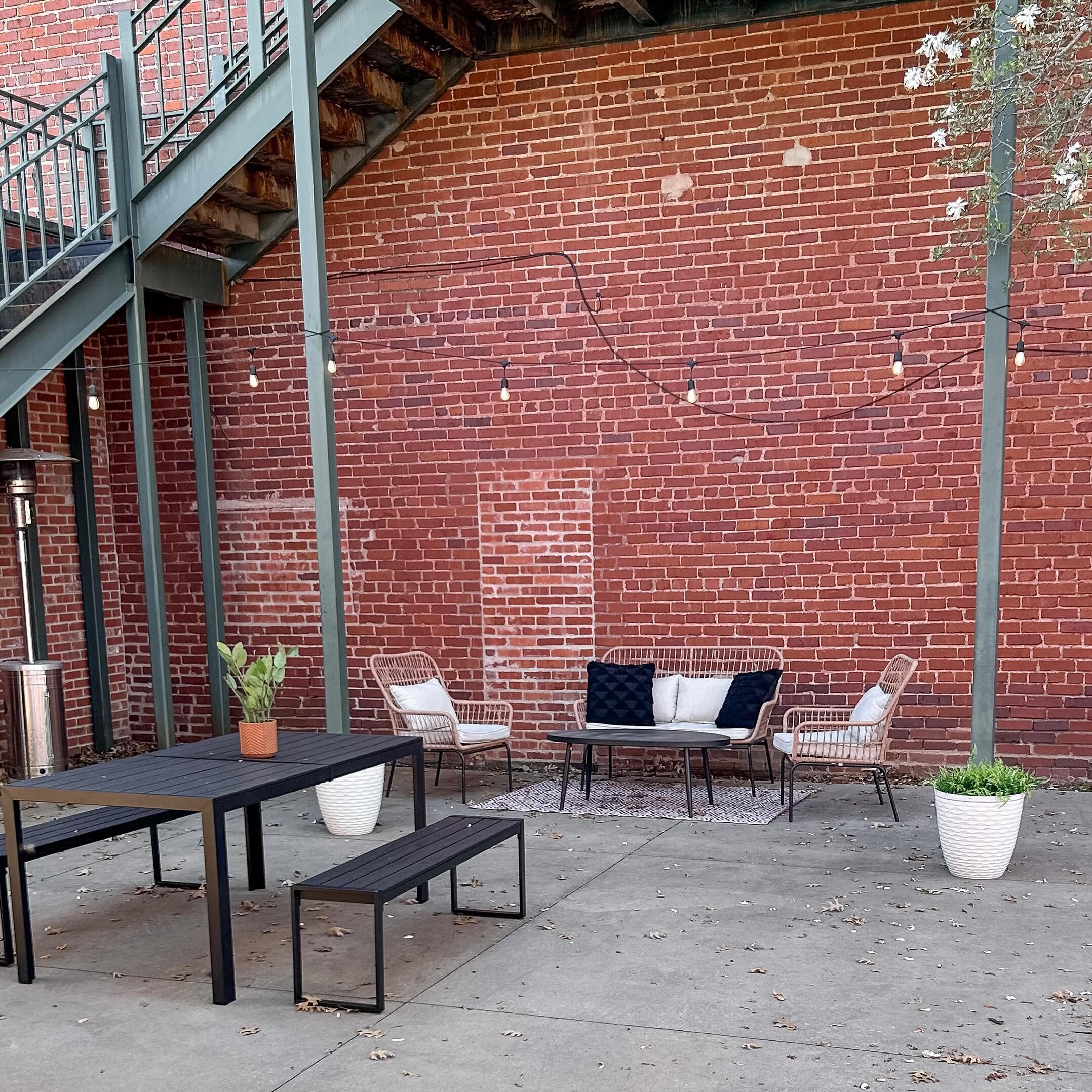 Our courtyard is a true gem, setting it apart from any other event venues in town. The shaded area offers a cool escape, ideal for gatherings and events in summer and spring. Bring your favorite outdoor games and make your event even more enjoyable! 