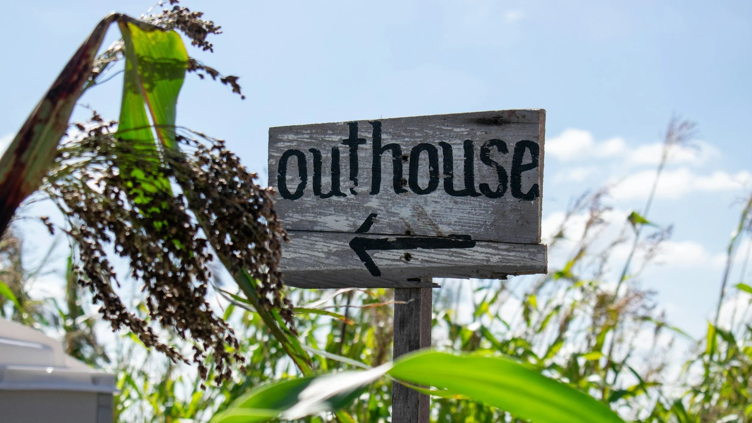 How to Handle Bathroom Needs in the Backcountry (and Do It the Right Way)