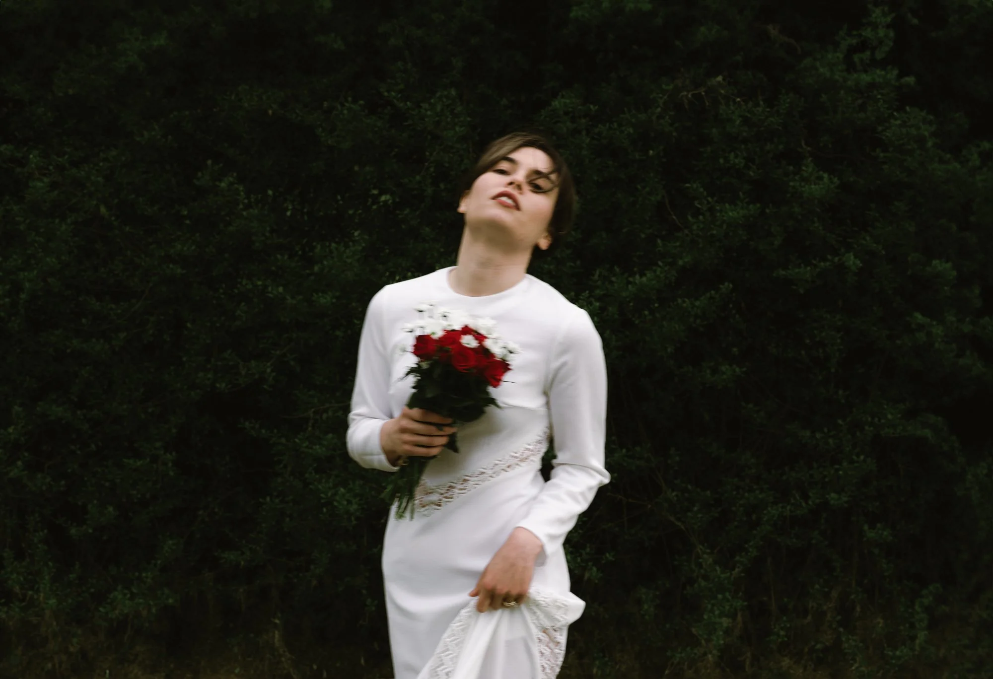 Braut mit Brautkleid Blumenstrauss Bouquet