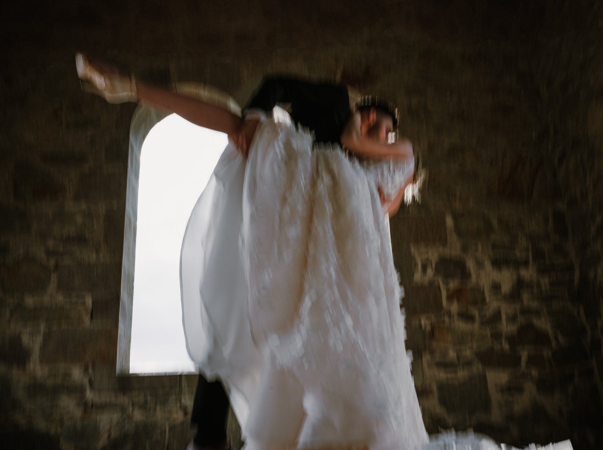 Hochzeit Brautpaar Braut Bräutigam Brautkleid Kuss