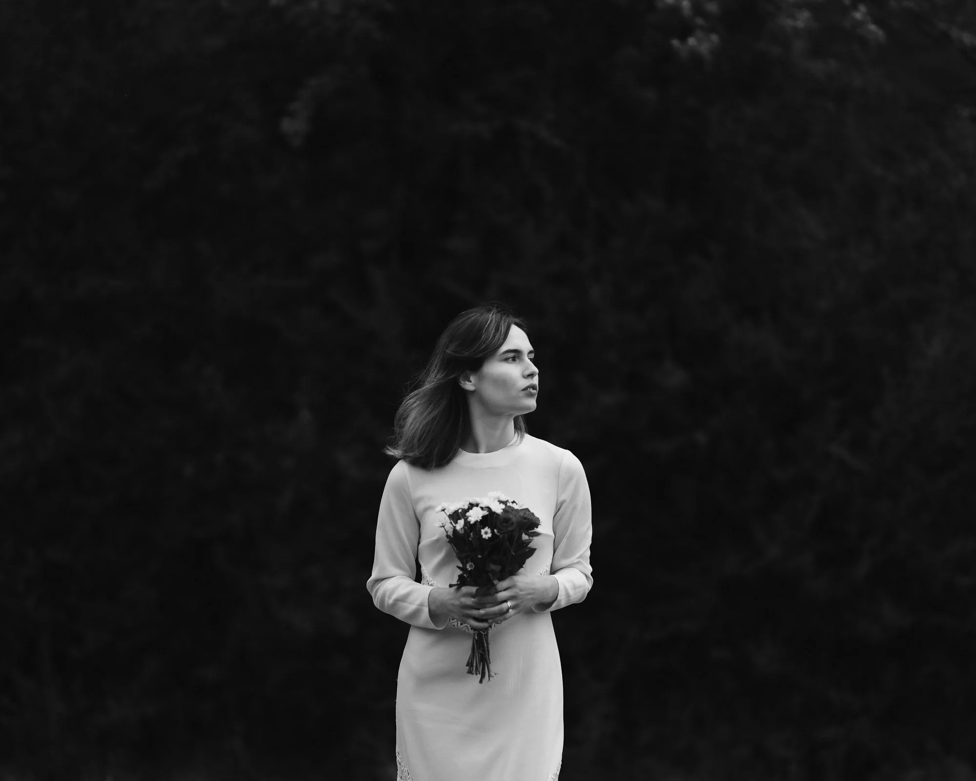 Braut mit Brautkleid Blumenstrauss Bouquet