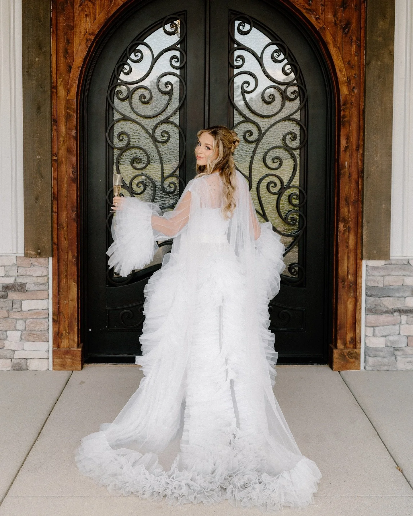 Jules looking special as ever on the morning of her wedding day. 👱🏼&zwj;♀️👘🎊

@caseykingphoto 
Hair by @beautybykinnon
