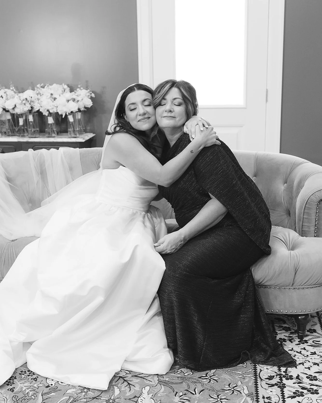 Momma-in-law moments by @sarahburnettephoto 🫂
Hair: @rootedbyrose
