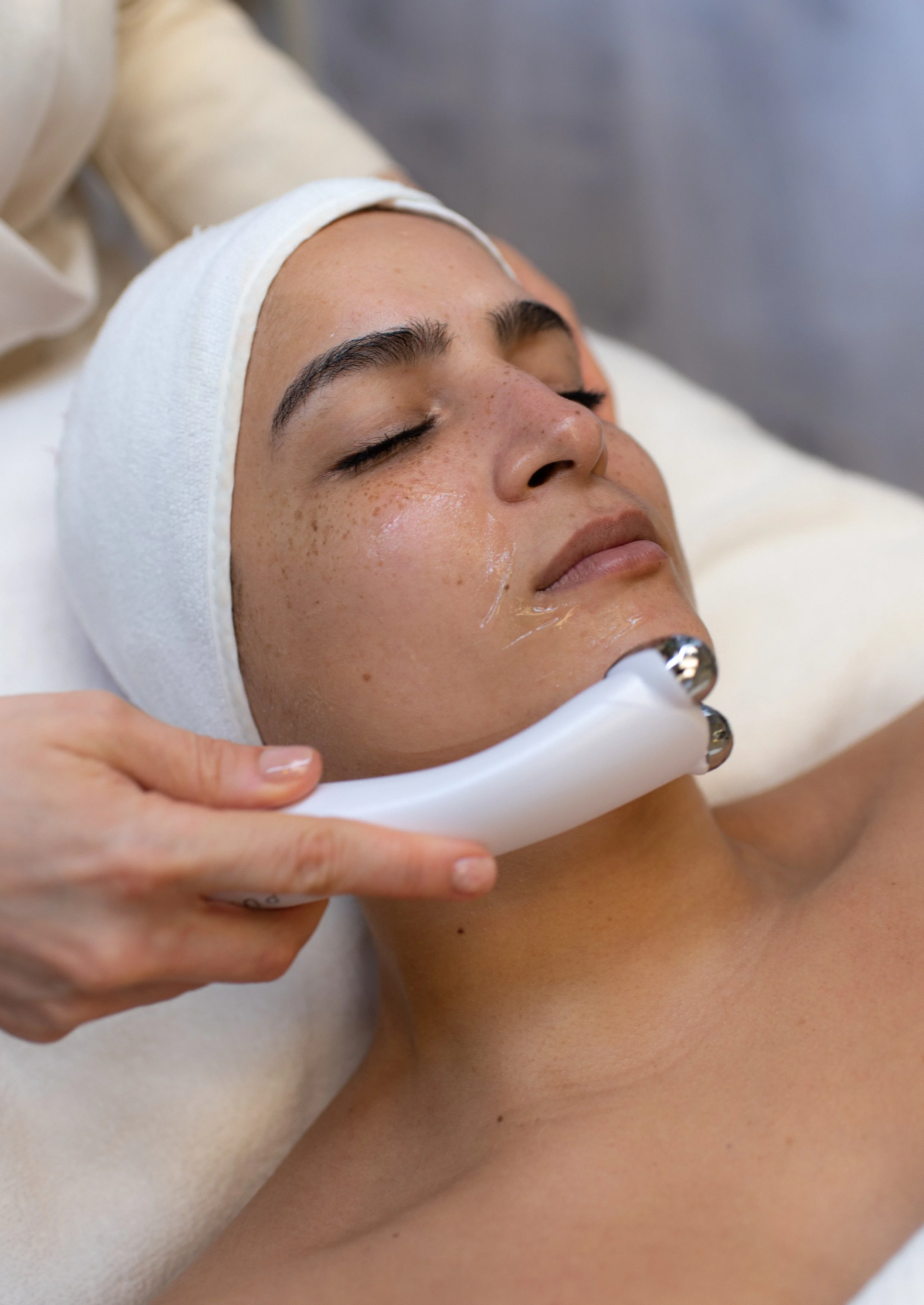 Acne facial, dermaplane, hydrodermabrasion, facial massage, astoria facial