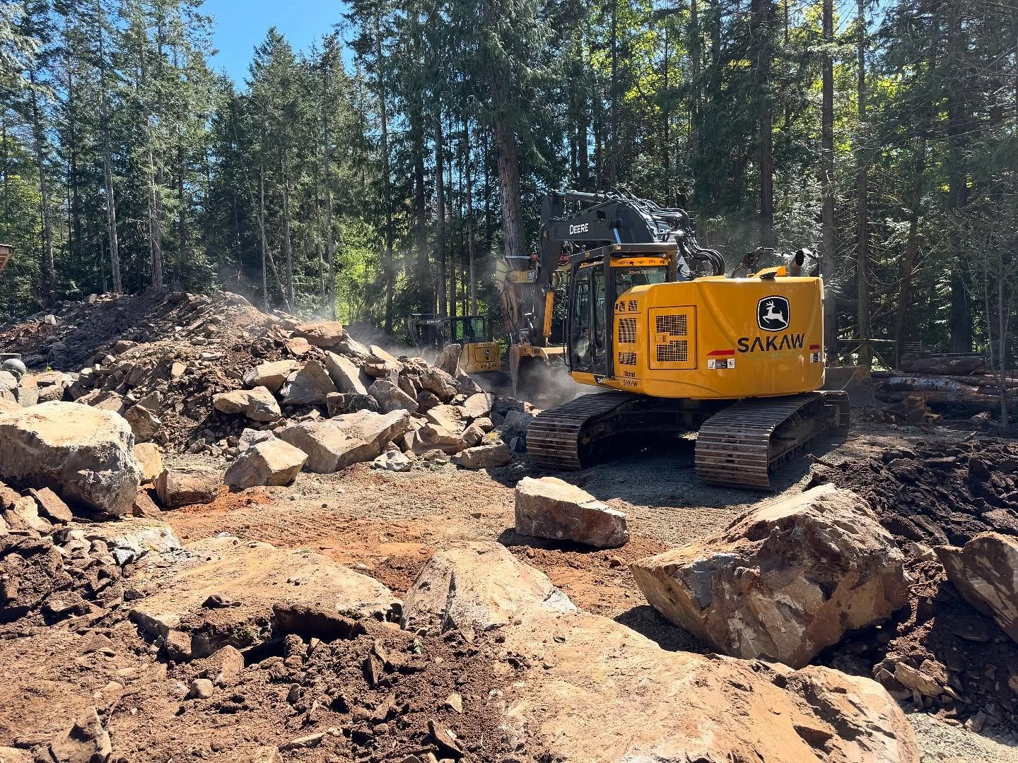Playing wth rocks 🪨
.
.
.
#excavation #rockbreaking #civilconstruction #contractor #siteprep