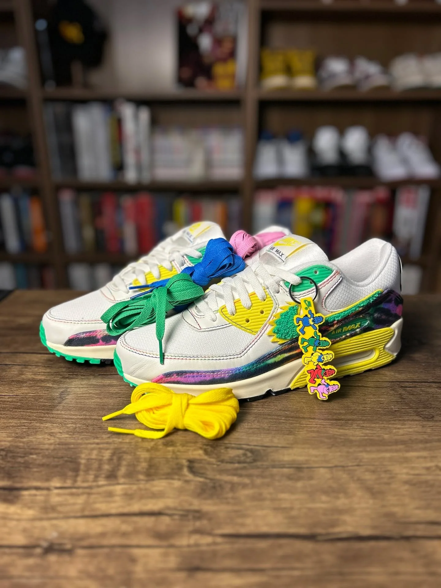 This is for all the times I complained about Nike not giving us any extra laces 😂 #nikeairmax #shoelover #sneakerheads