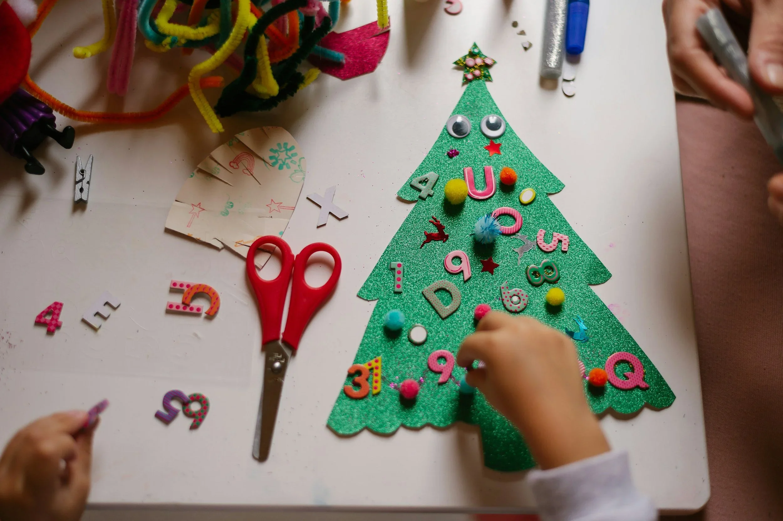 At-Home Art Therapy Ideas for the Christmas School Holidays