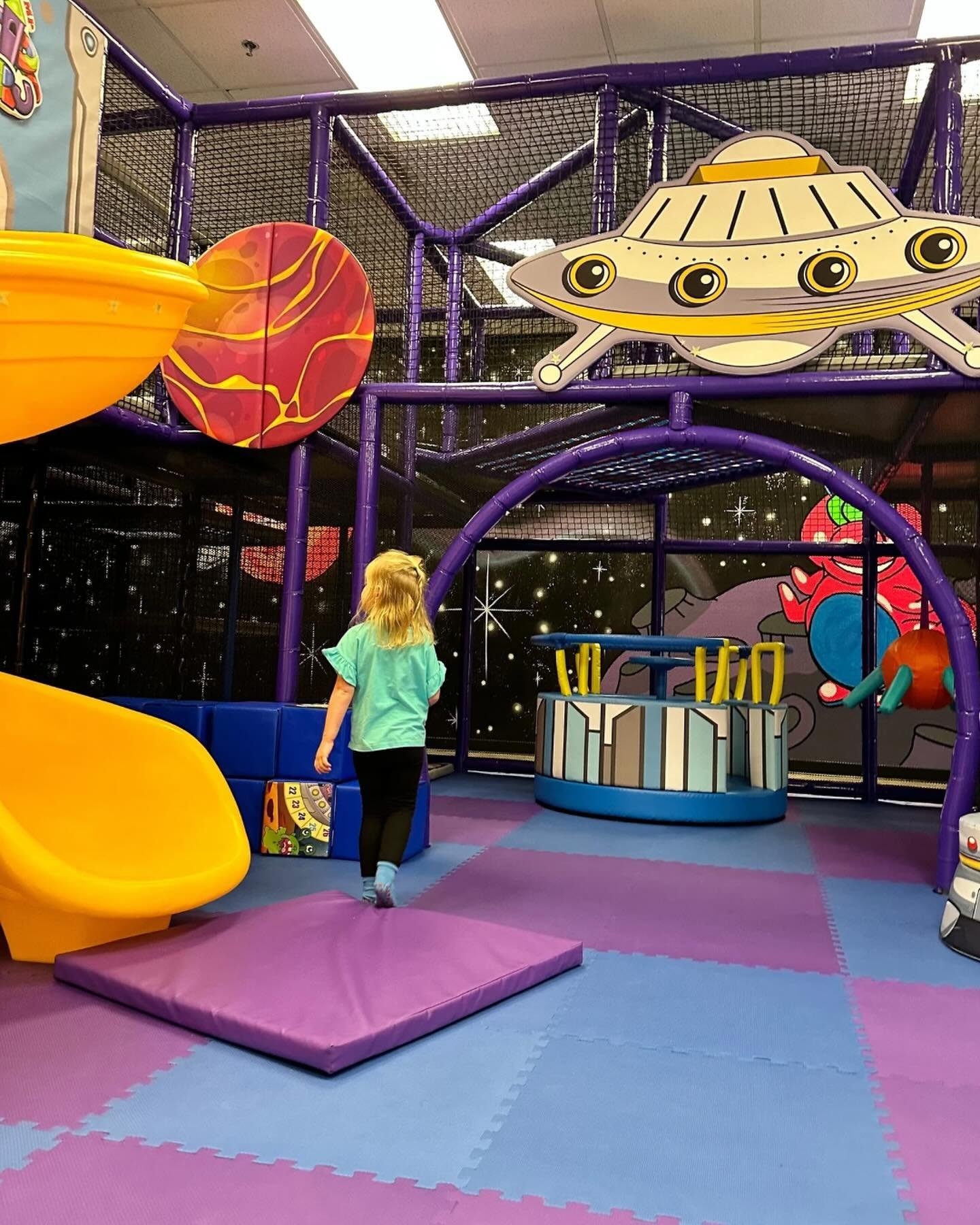 10 Indoor Play Places in the KC Metro 🌟

Kansas City has over 10 amazing spots for indoor play with climbing, jumping, crawling, bouncing, and sliding included. Which one of these spots is your family favorite? 

For the full list with all the detai