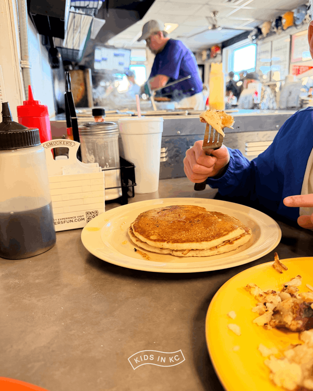 bob's grill_pittsburg kansas_kidsinkc (4).png