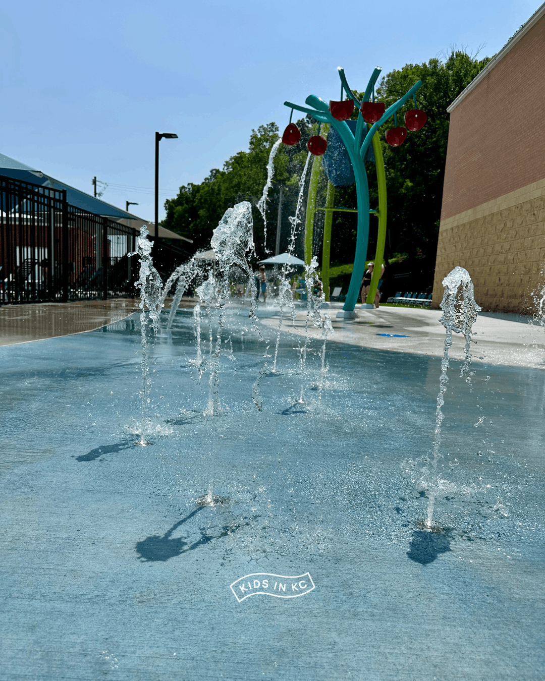 splash parks_kansas city metro_kidsinkc_riverside aquatic center (1).png