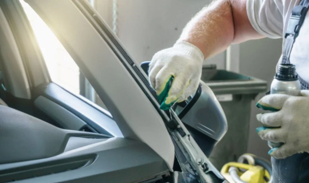 The Challenges of Replacing Windshields in the Modern Era