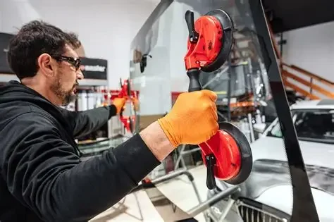 ighway Damage Auto Glass Repair Service in Edwardsville, KS