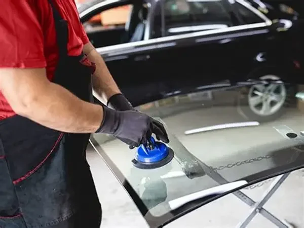 Professional Auto Glass Repair Service in Piper, KS