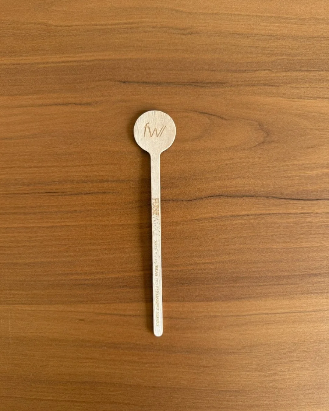It&rsquo;s the small details that pull everything together. 🍸✨
These custom engraved wooden stir sticks are perfect for cocktails, charcuterie boards, appetizers, weddings, parties, and special events. Simple, unique, and a great way to add a person