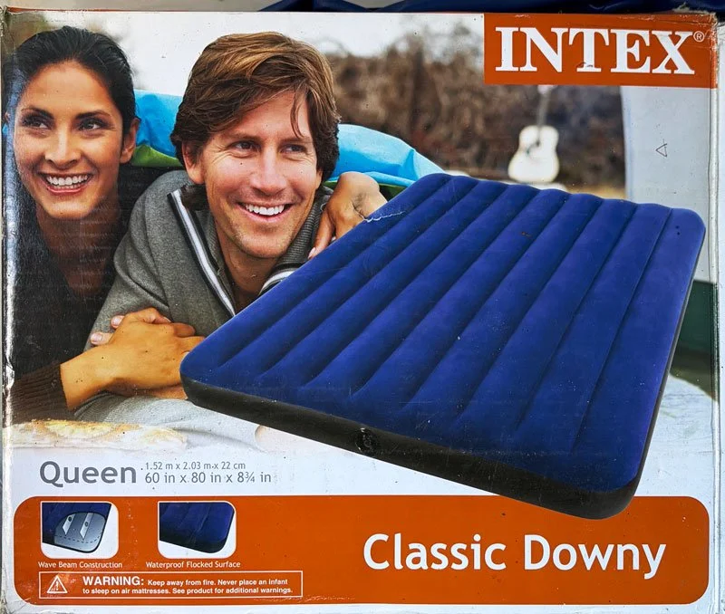 Queen size inflatable mattress