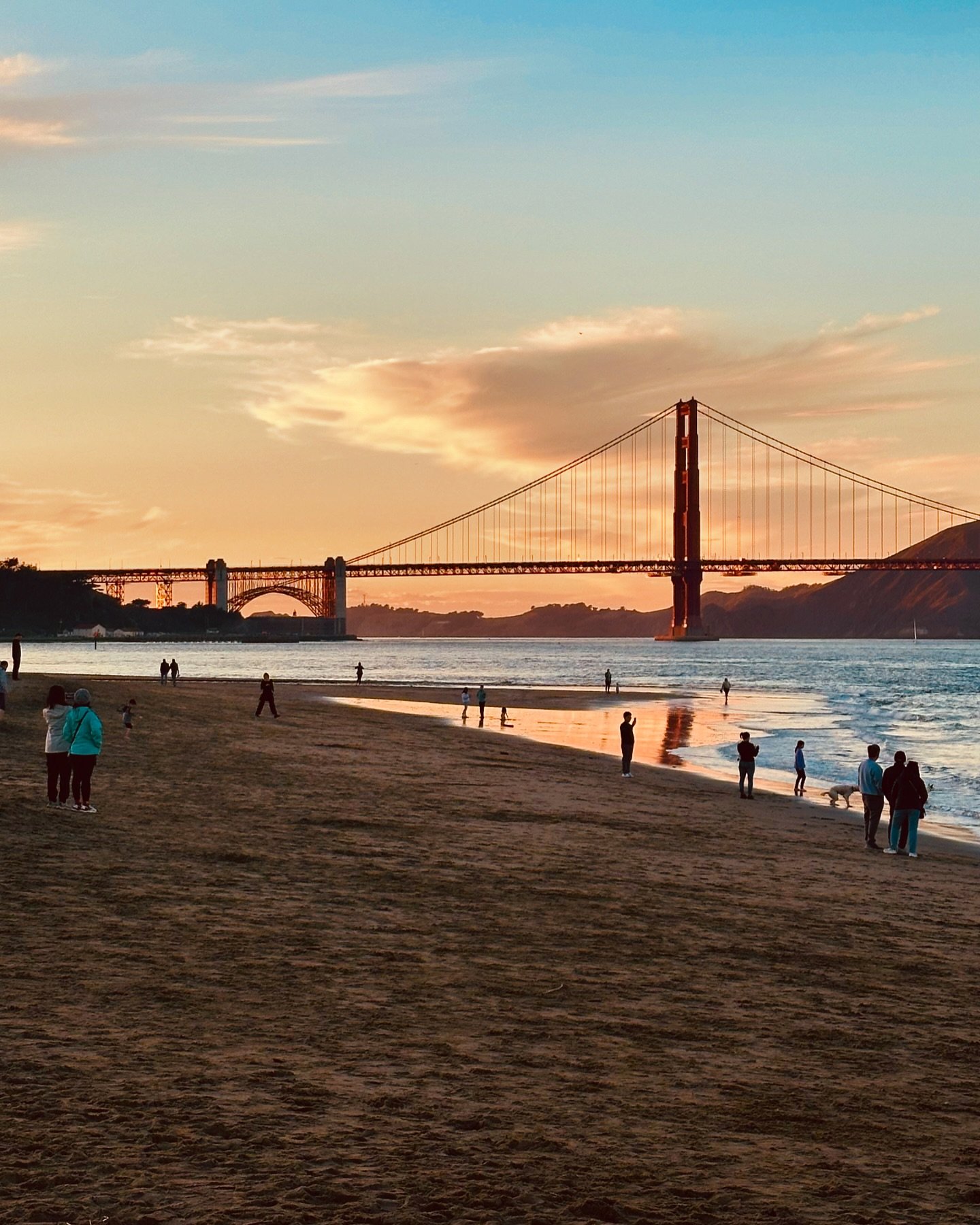 Catching the sunrise and sunset within 11 hours - a benefit of these short SF winter days. 
I
❤️
S
F
#sf #onlyinsf #sanfrancisco #visitcalifornia #sunrise #sunset #winterdays #winter #sfbay #bayarea #presidiosf