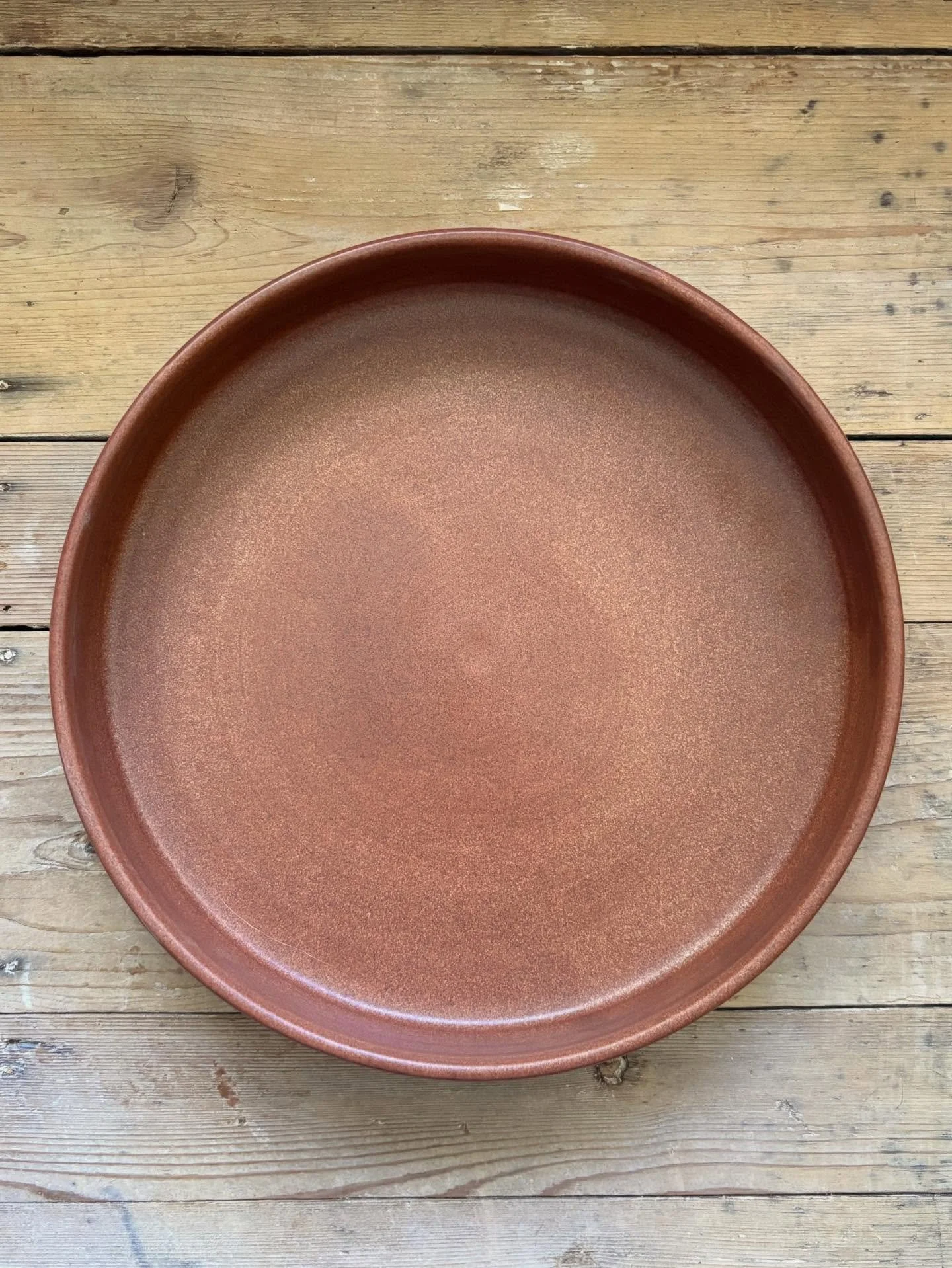 little wins from the kiln this week hooray 🎉

🏺serving platter in rust glaze 
🥣a set of breaky bowls
🍸olive dishes for @fiume_bellingen 
☕️ chai cups for @black_drop_cafe 

#pottery #ceramics #wheelthrownceramics #wheelthrownpots #northernriversc