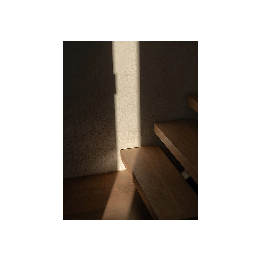 Hill House Pt II.

A few moments captured by @koskphotography that celebrate some of our smaller details.

&bull; The textured wall against the stair
&bull; The fluted bench
&bull; The custom-made fluted basin
&bull; The view of the city

🏛️ @cielop