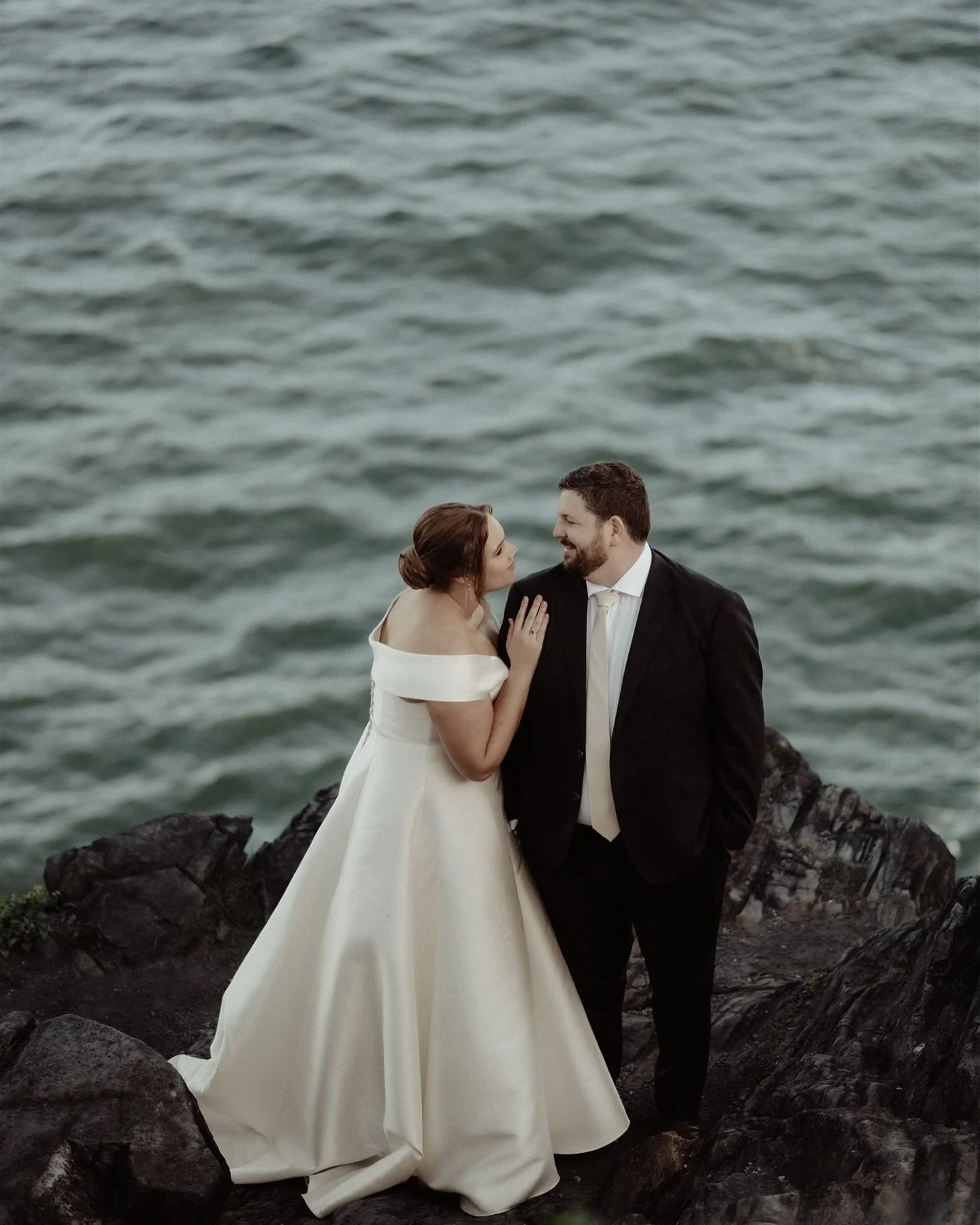 Brendan &amp; Lauren.

venue &bull; @osteriaweddings 
dress &bull; @jacksullivandesigns 
MUA &amp; hair &bull; @nikitalauren_makeup 
blooms &bull; @atinyflorist