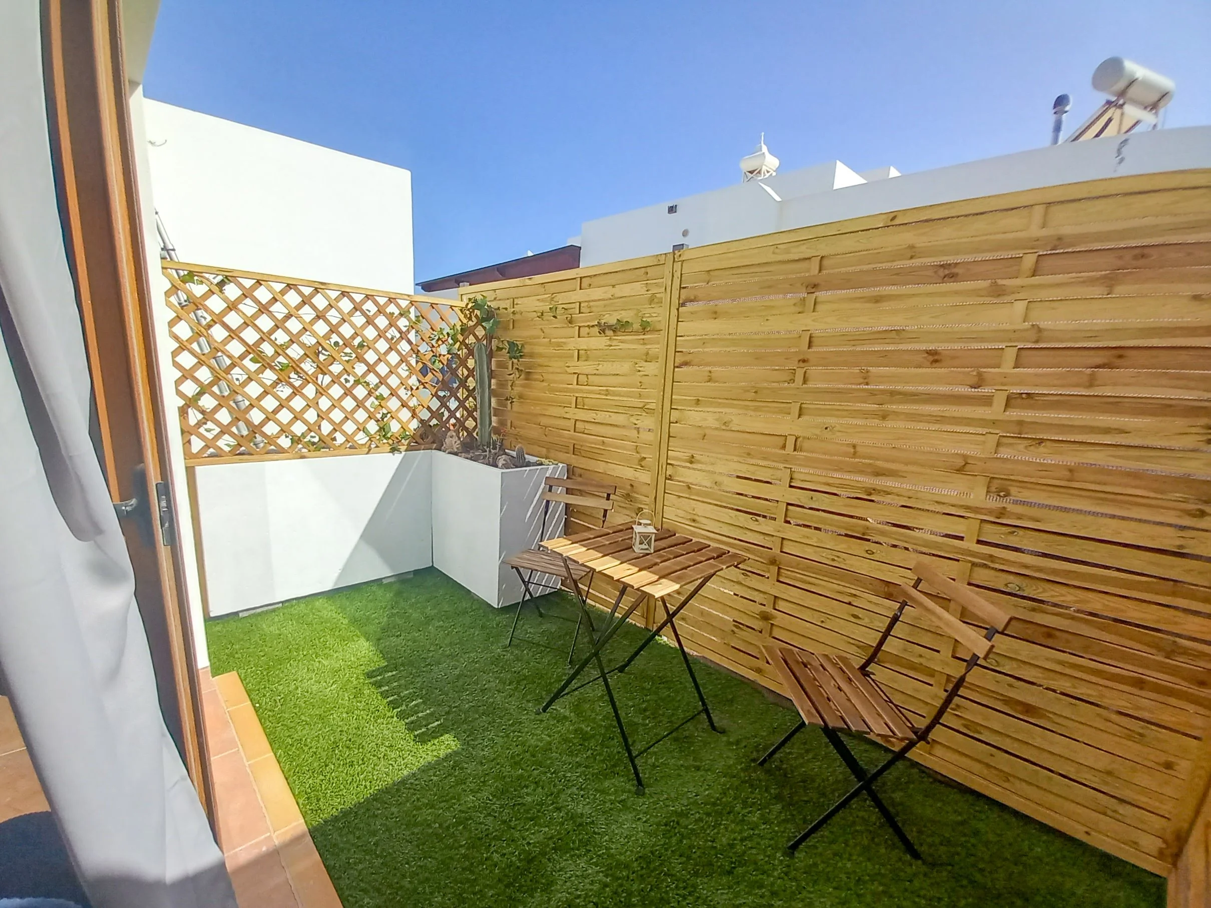 complete small patio build with artifical grass + wooden panel and 2 XL planters with trellies-1.JPG