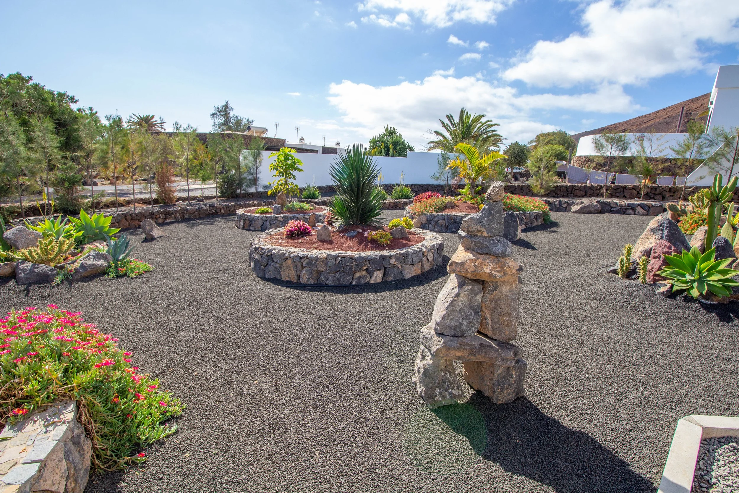 Las Laderas - Front garden - final-1.jpg