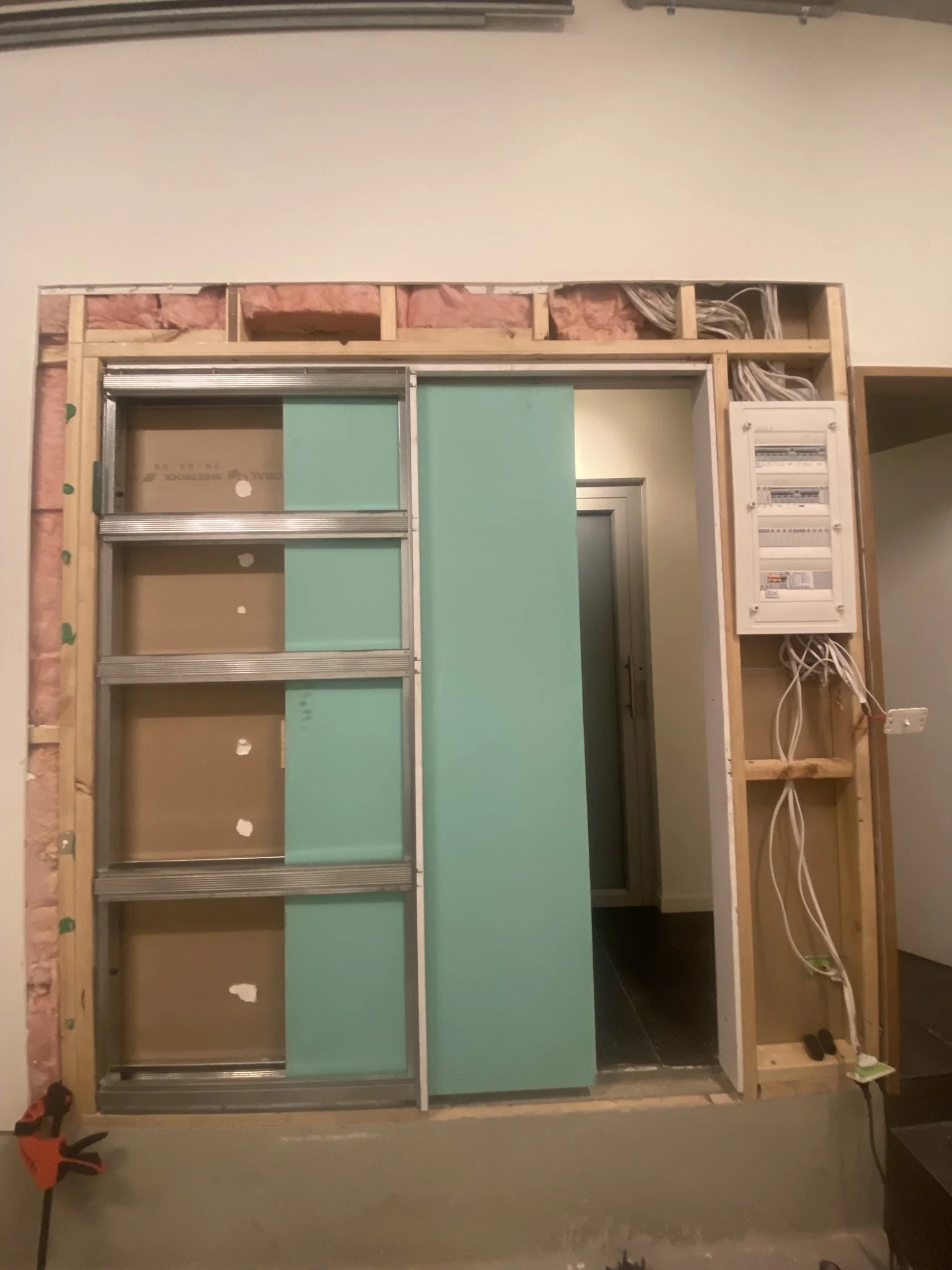 Cavity slider installation