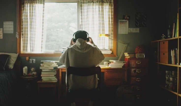 The invisible role of props in storytelling. 