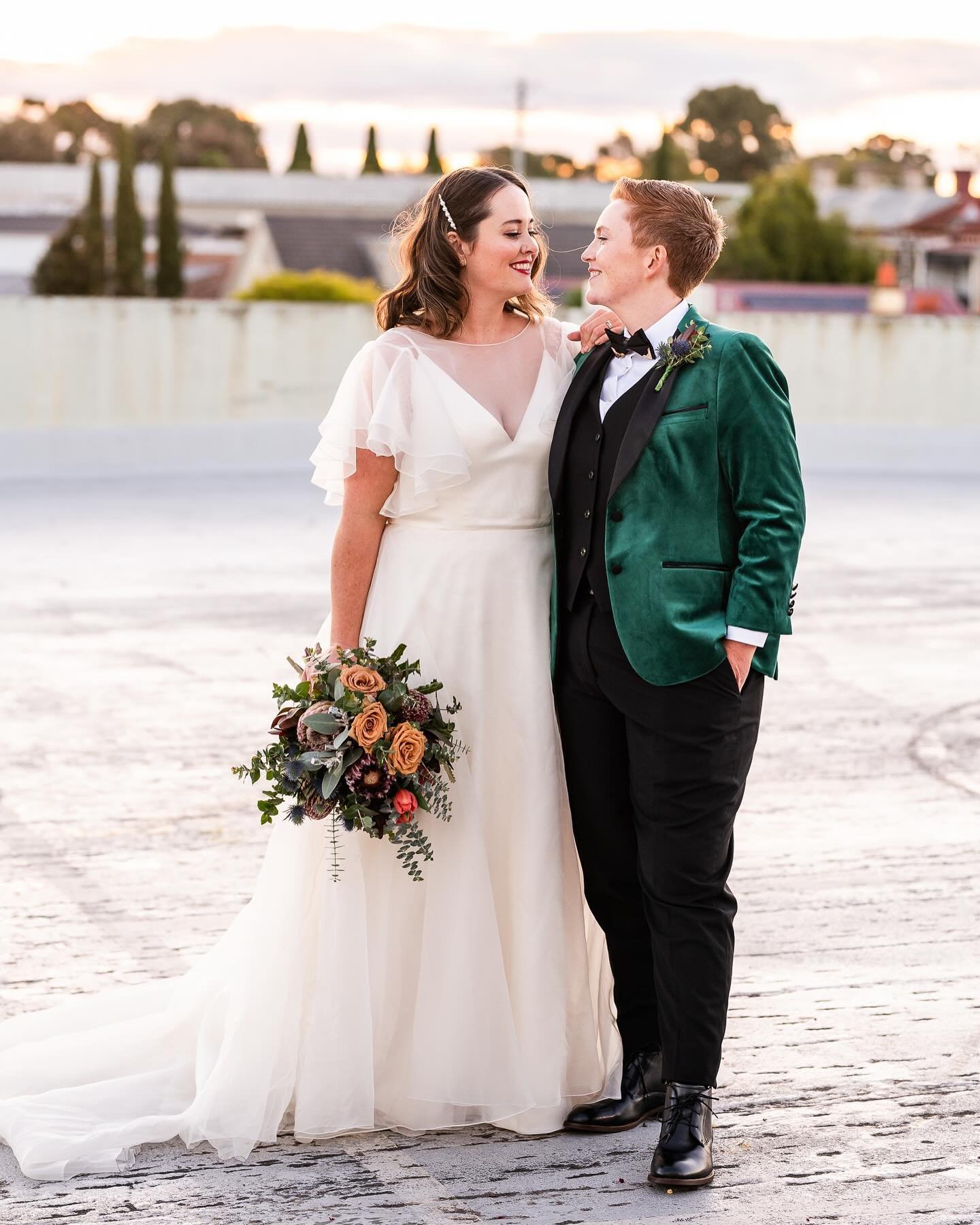 The iconic @pohevents rooftop with babes Tracy &amp; Jell 💘

💕Celebrant @customcelebrations_by_dee 
💄HMUA @dana_makeupartist 
💚Suit @isadora_nim 
💐Florals @helenbyeflowers 
🎤DJ &amp; MC @djandrewmcclelland