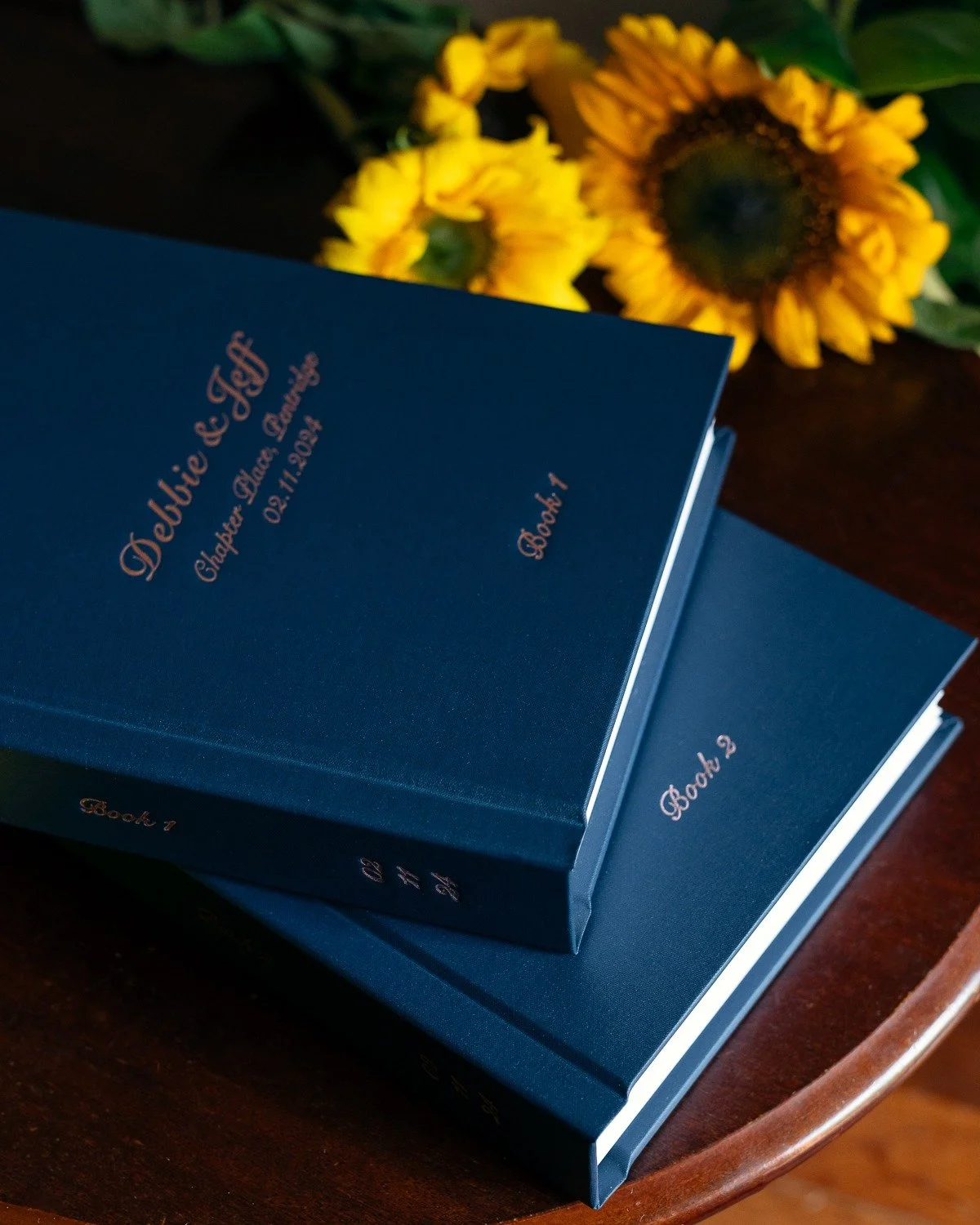 This is your sign to get your photos printed! 😘📚 Debbie &amp; Jeff had so many favourite photos to choose from that they decided to order two fine art books! 
Fine art books are SO customisable! Debbie and Jeff went with a linen cover in Blueberry 
