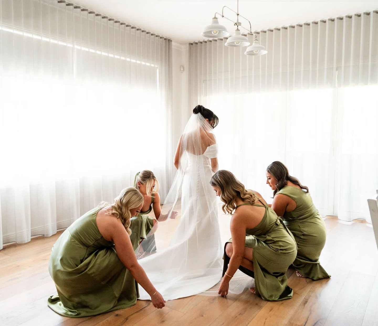 Kayla &amp; her bridesbabes 💚