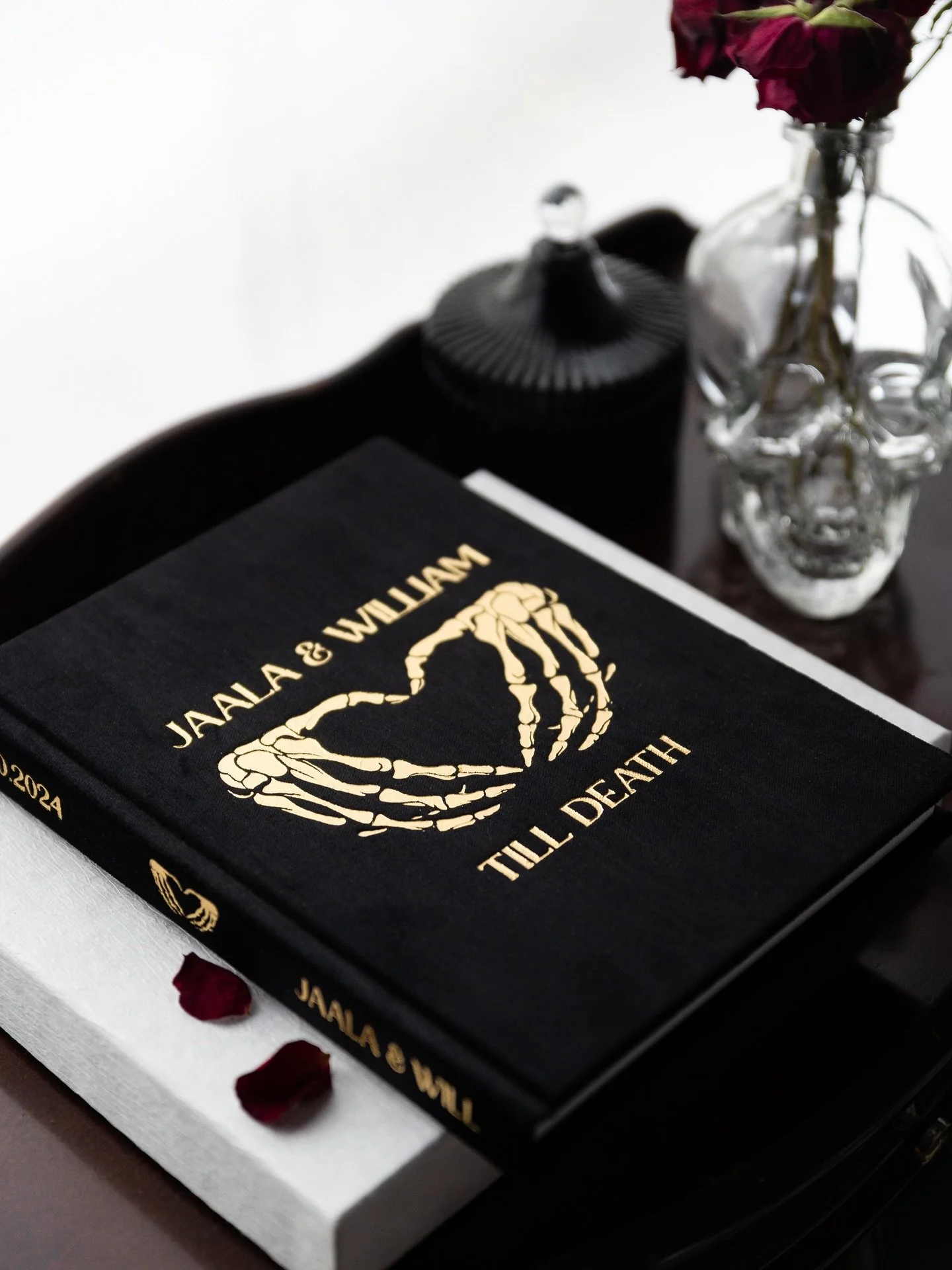 The most luxurious fine art photo book ~ black velvet cover with gold metallic debossed font to encase Jaala &amp; Will&rsquo;s fave wedding pics!

🖤Jaala &amp; Will wanted their photo book design to reflect their wedding invitations, so I used the 