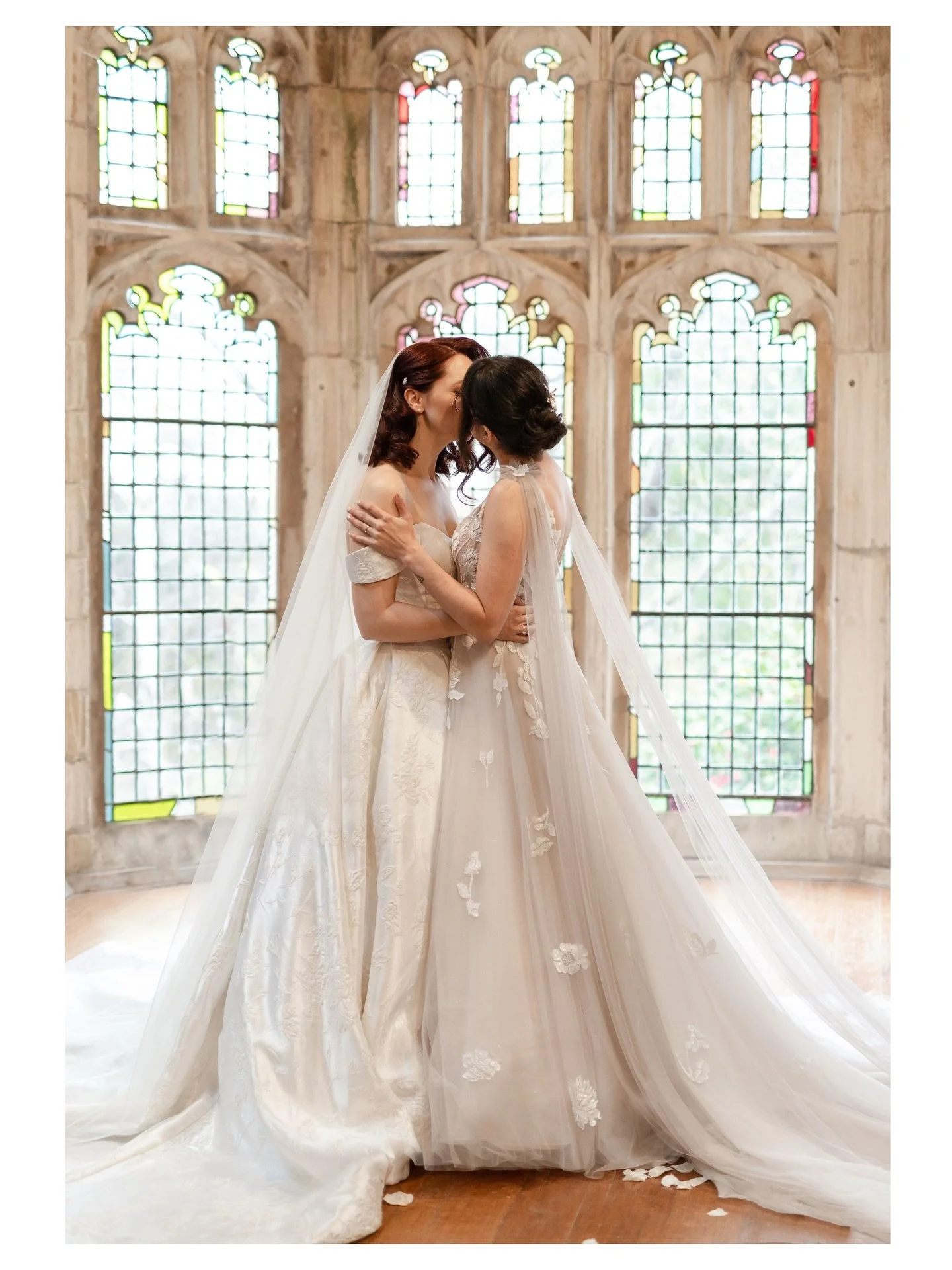 ❄️💖CARLA &amp; JESS 🥰🩵 

Carla &amp; Jess were up from 4am getting ready with their stellar wedding crew for an early morning romantic winter ceremony @montsalvatweddings, and it did not stop them from absolutely tearing up the dancefloor at @leon