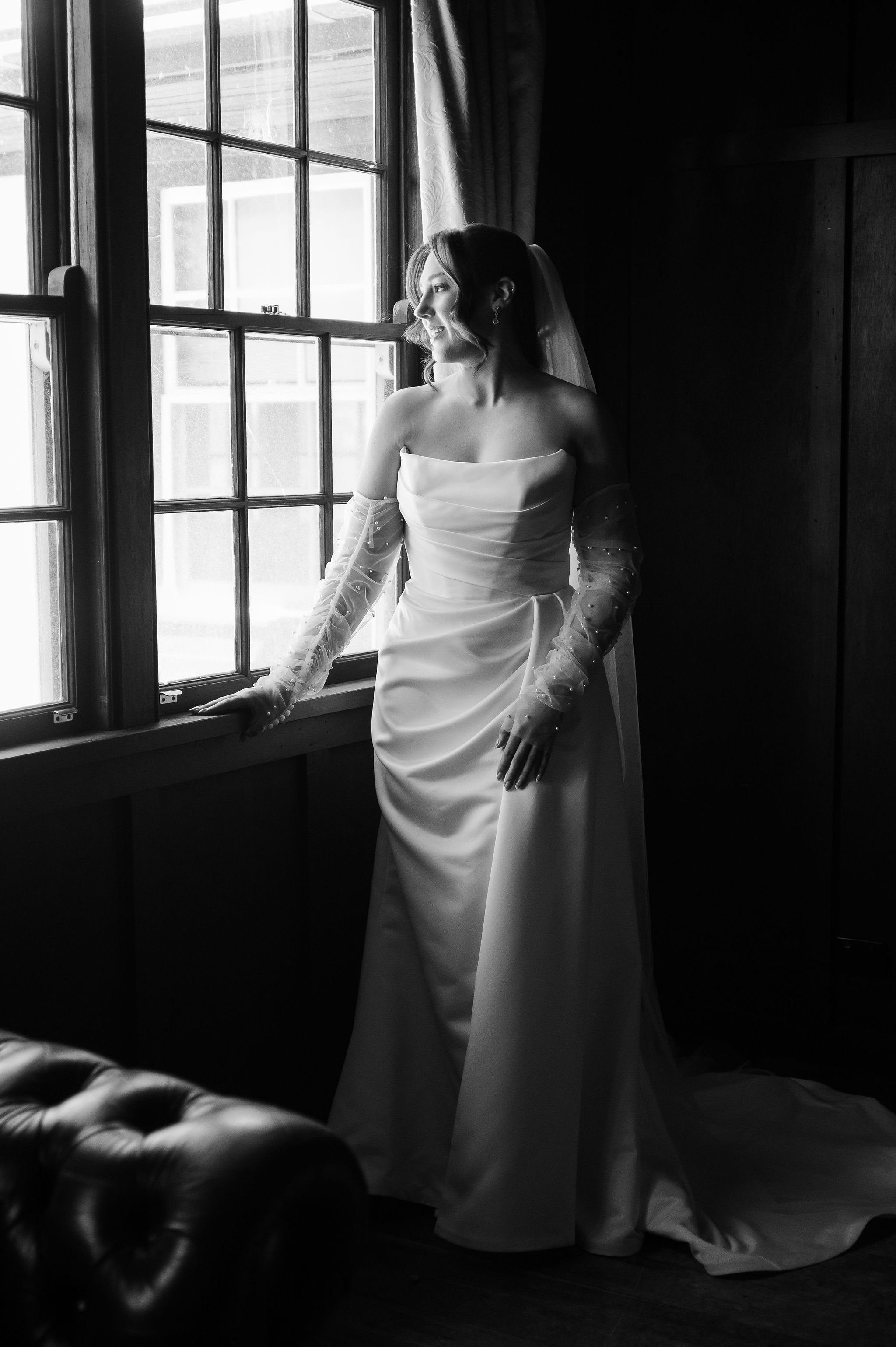 KatelynJamesWeddingDay_7March2025_MarybrookeManor_NikkiRussianPhotography_KateGettingReady-107.jpg