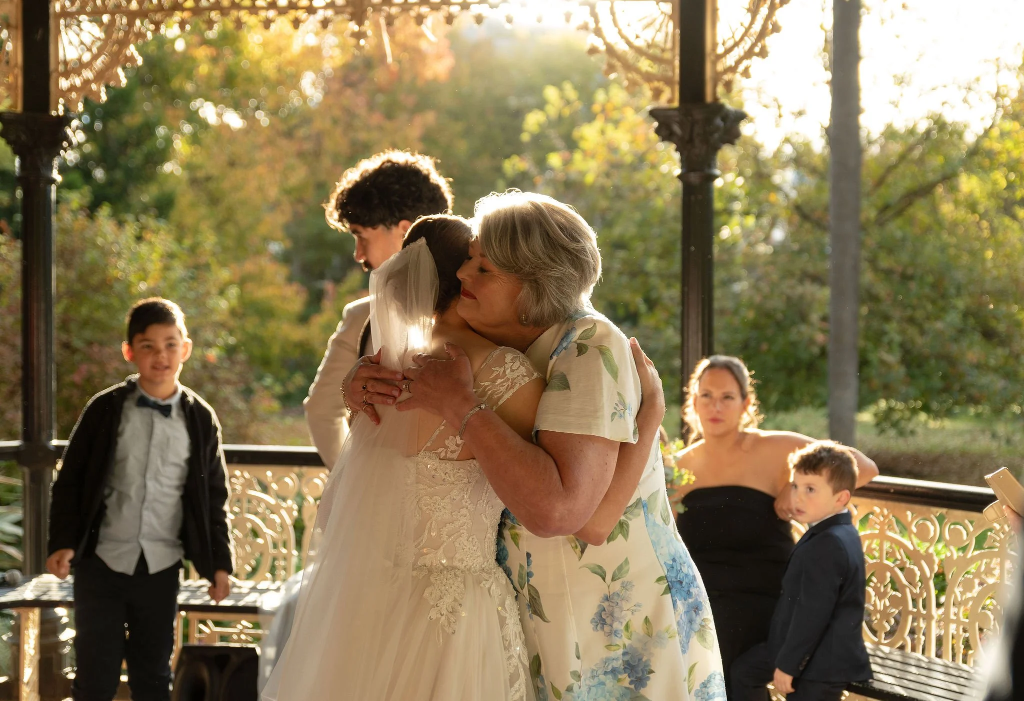 JessandSarah_09May2026_AlexandraGardens_NikkiRussianPhotography-SneakPeeks-19.jpg