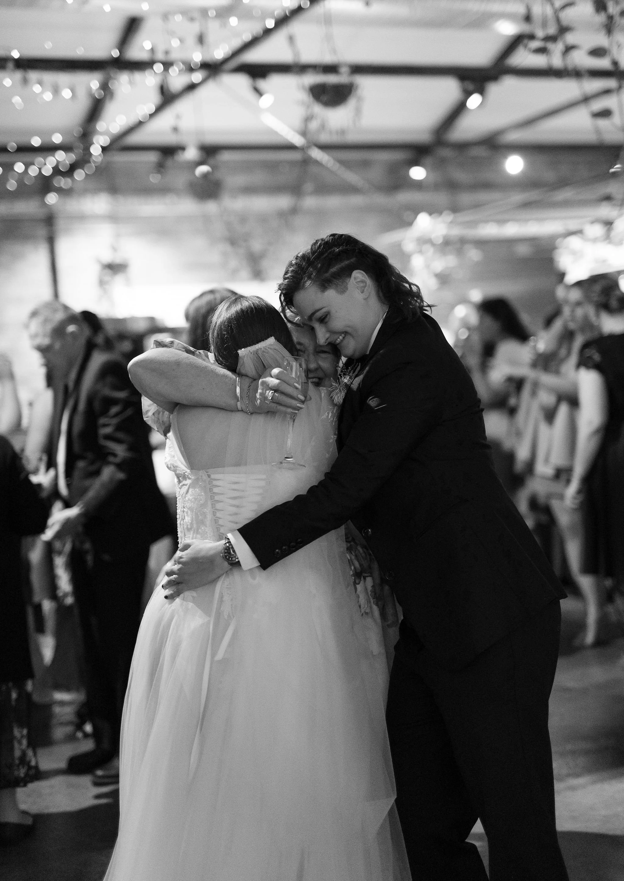 JessandSarah_09May2026_AlexandraGardens_NikkiRussianPhotography-SneakPeeks-58.jpg
