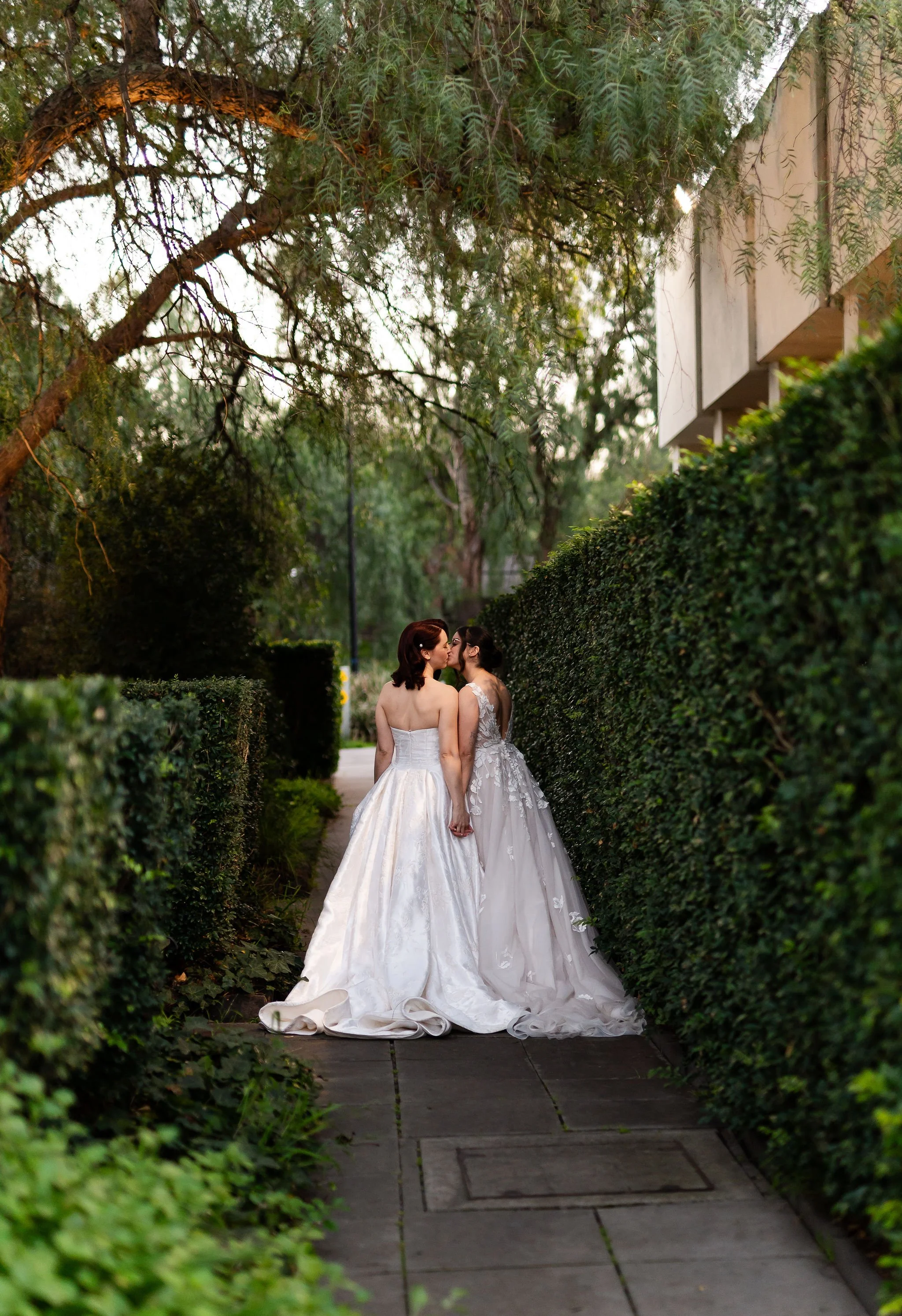 CarlaJessWedding_27June2026_Montsalvat-LeondaByTheYarra_NikkiRussianPhotography_SneakPeeks-91.jpg