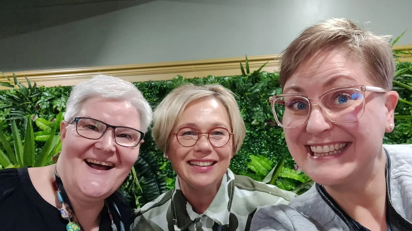 Thank you for this day @apdo_uk and all the lovely colleagues around the world! Today's topics were website, overconsumption, marketing and ai. Feels like my head is spinning with new info and ideas 😅 @suomenammattijarjestajat delegates are happy to