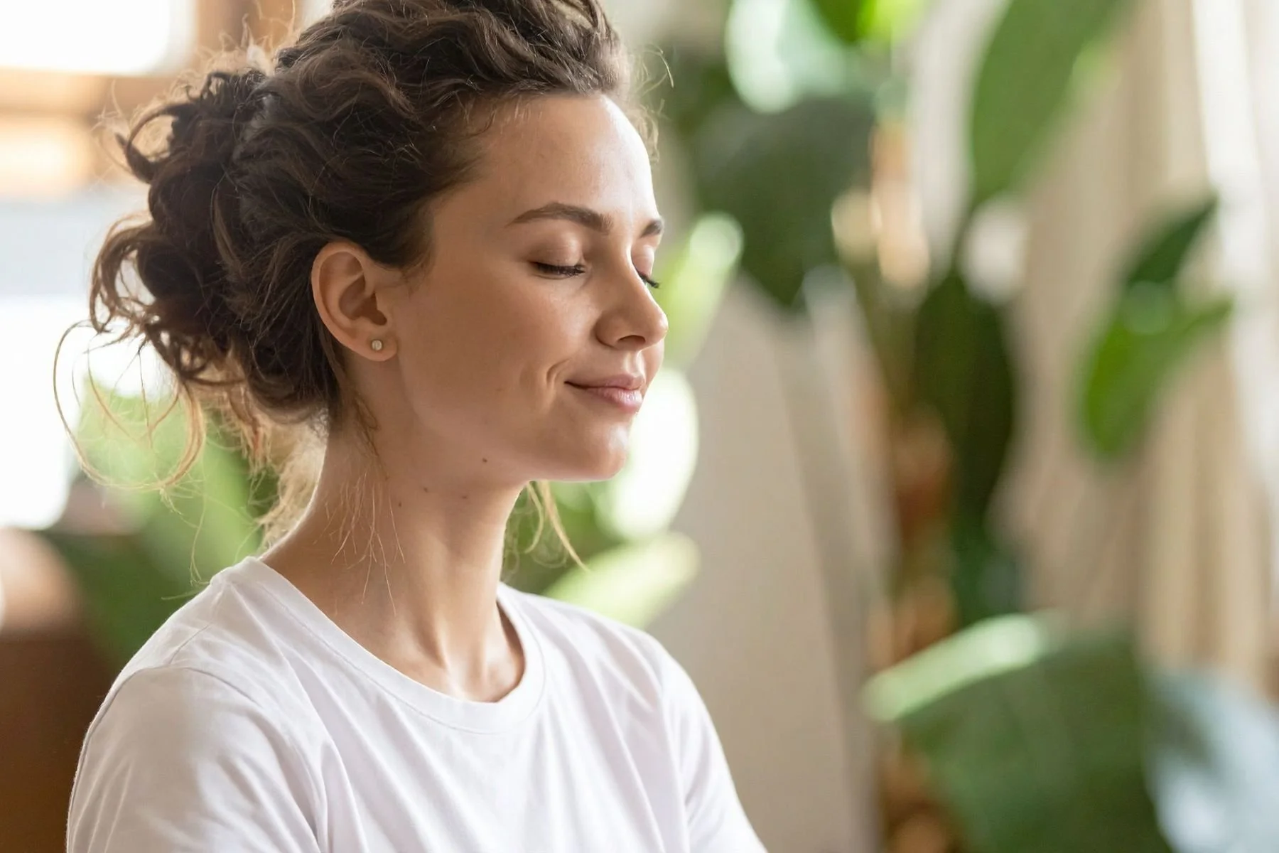 femme ayant retrouver vitalité et sérénité grâce aux soins énergétiques, dans l’Ouest Lyonnais