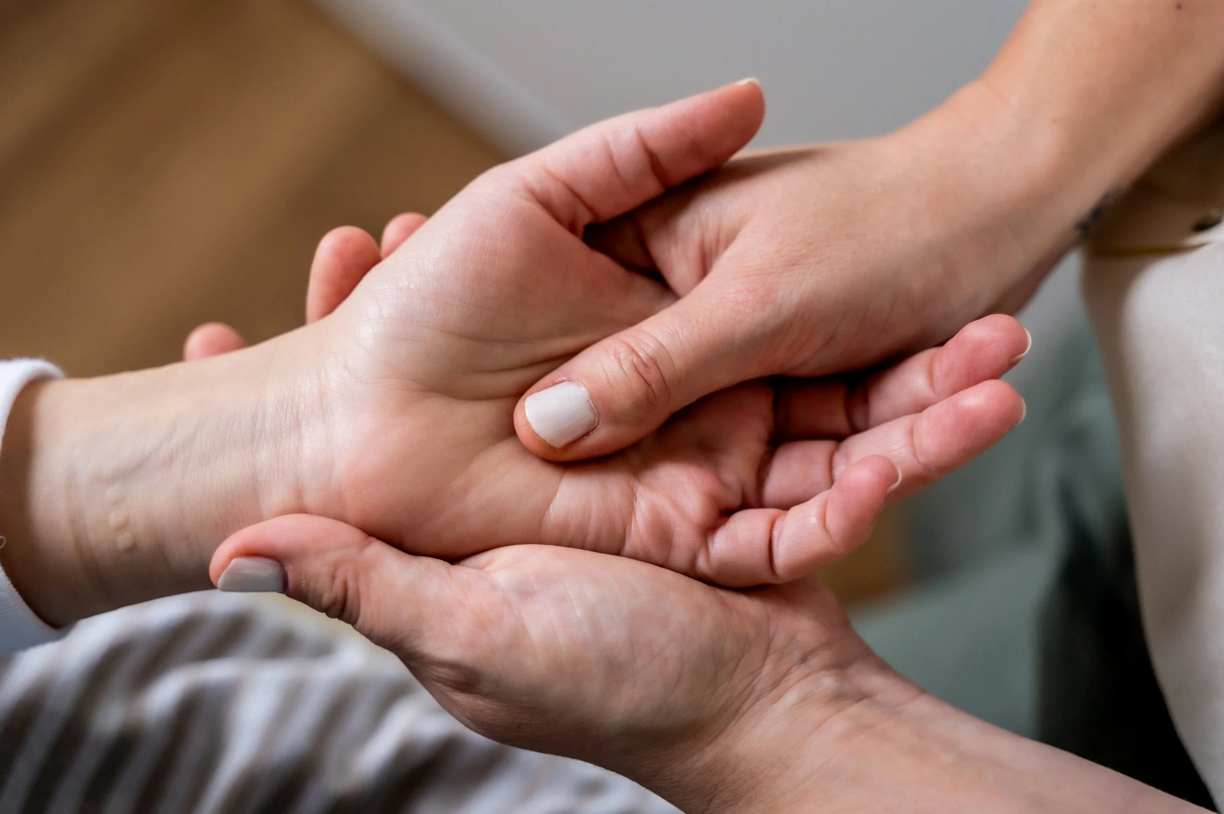 acupression pour soutenir la détente corporelle et apaiser le système nerveux