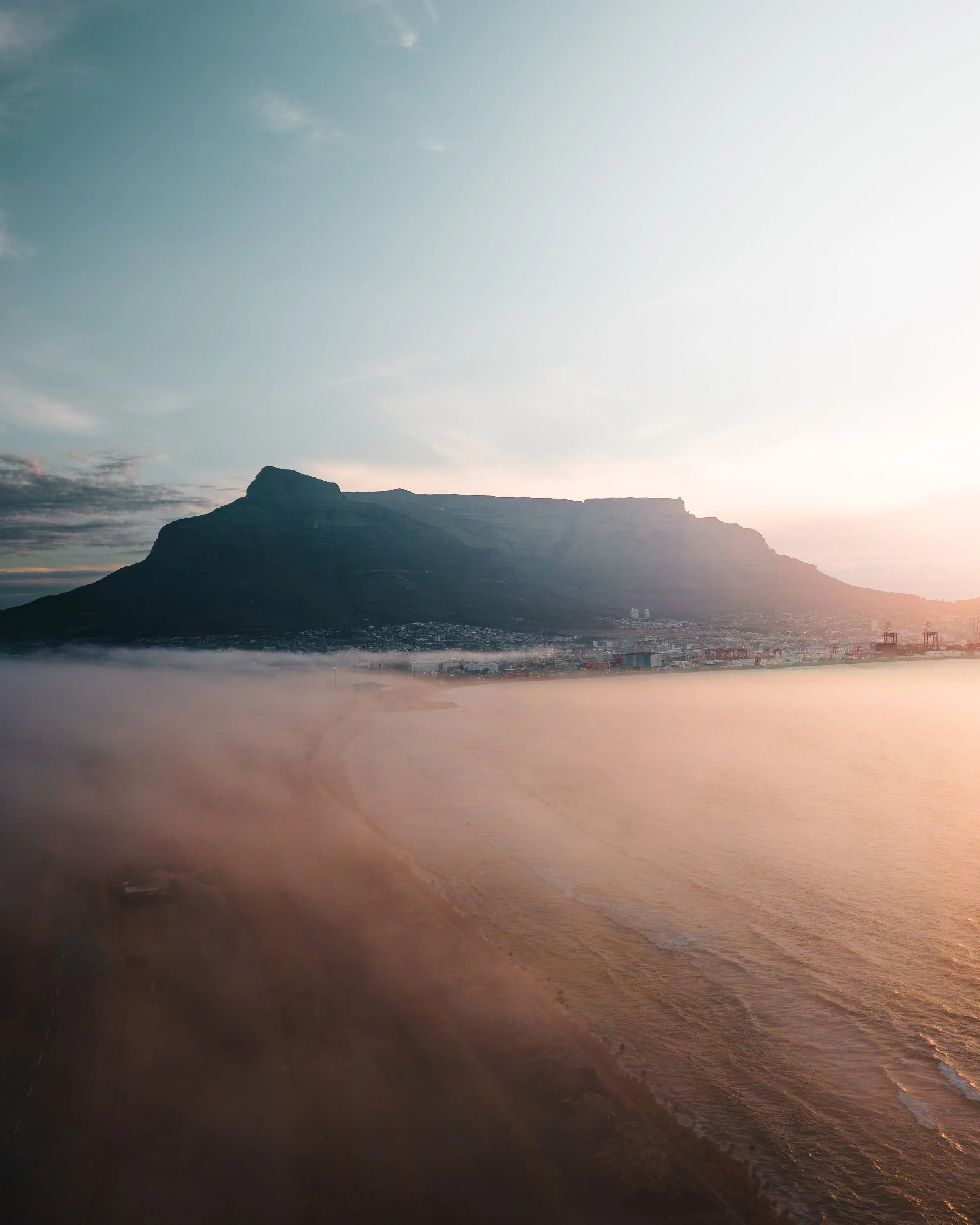 Table MOUNTAIN.jpg