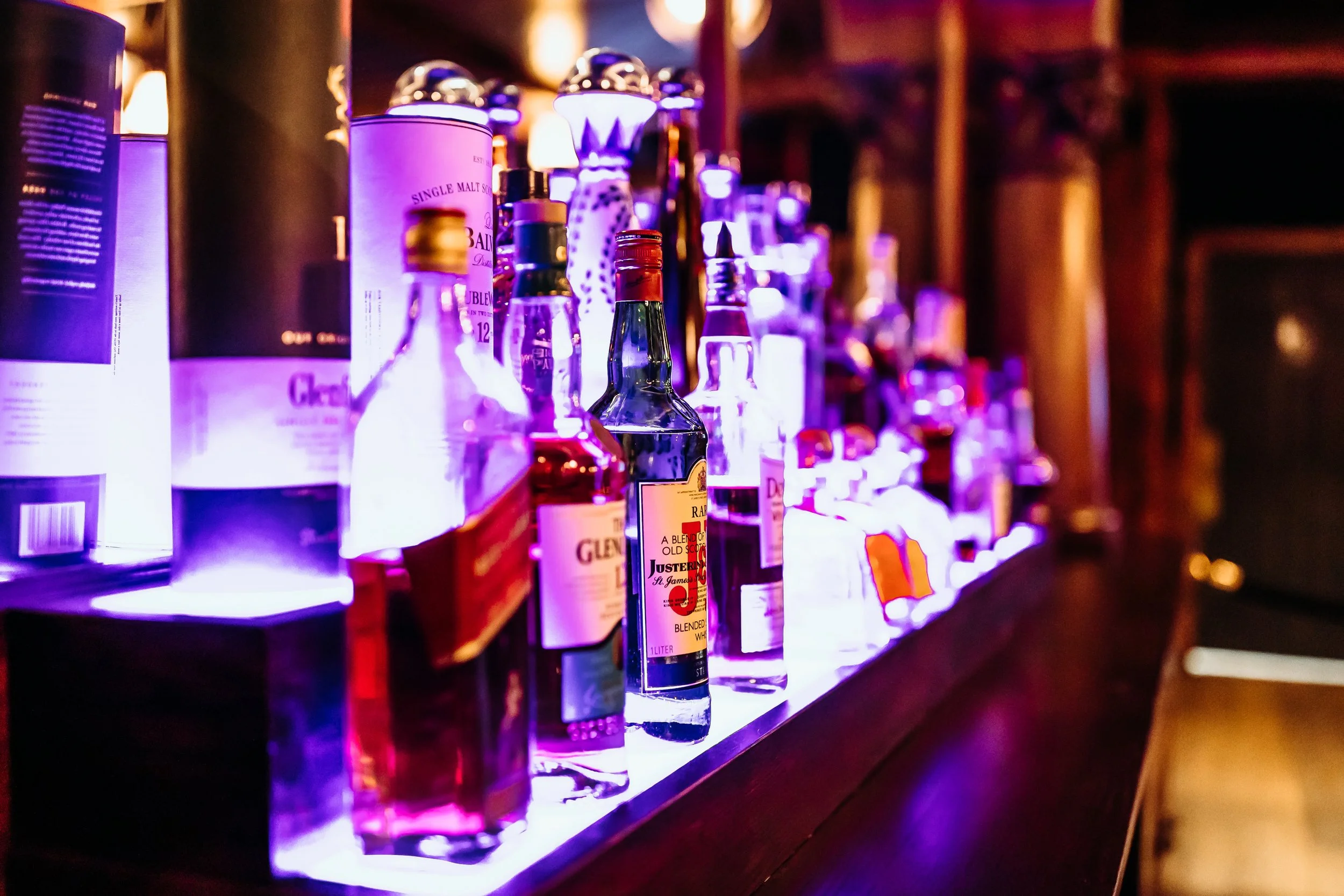 Cocktails &amp; Live Music feat. Brett Winters