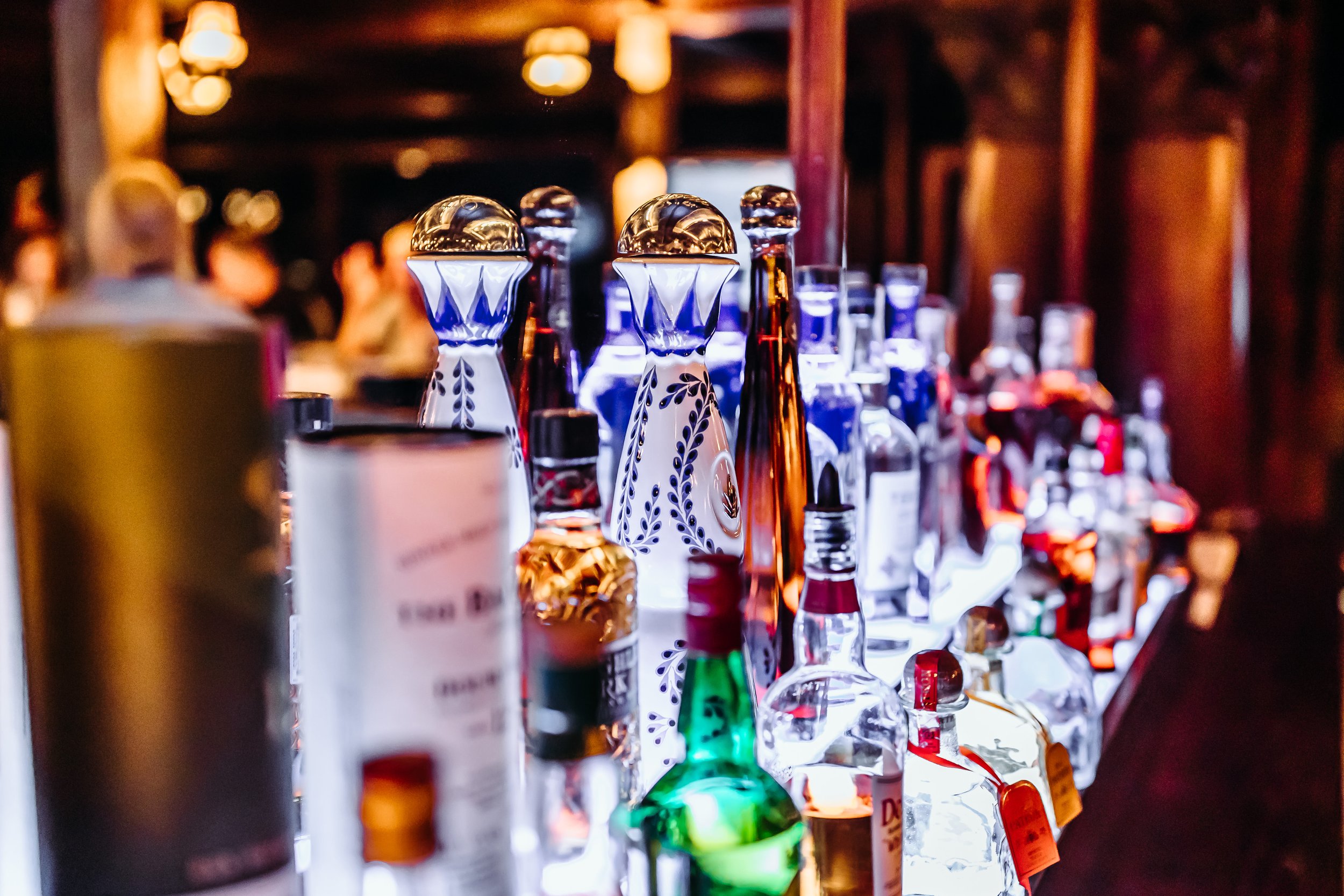 Cocktails & Live Music feat. Scott Kirby