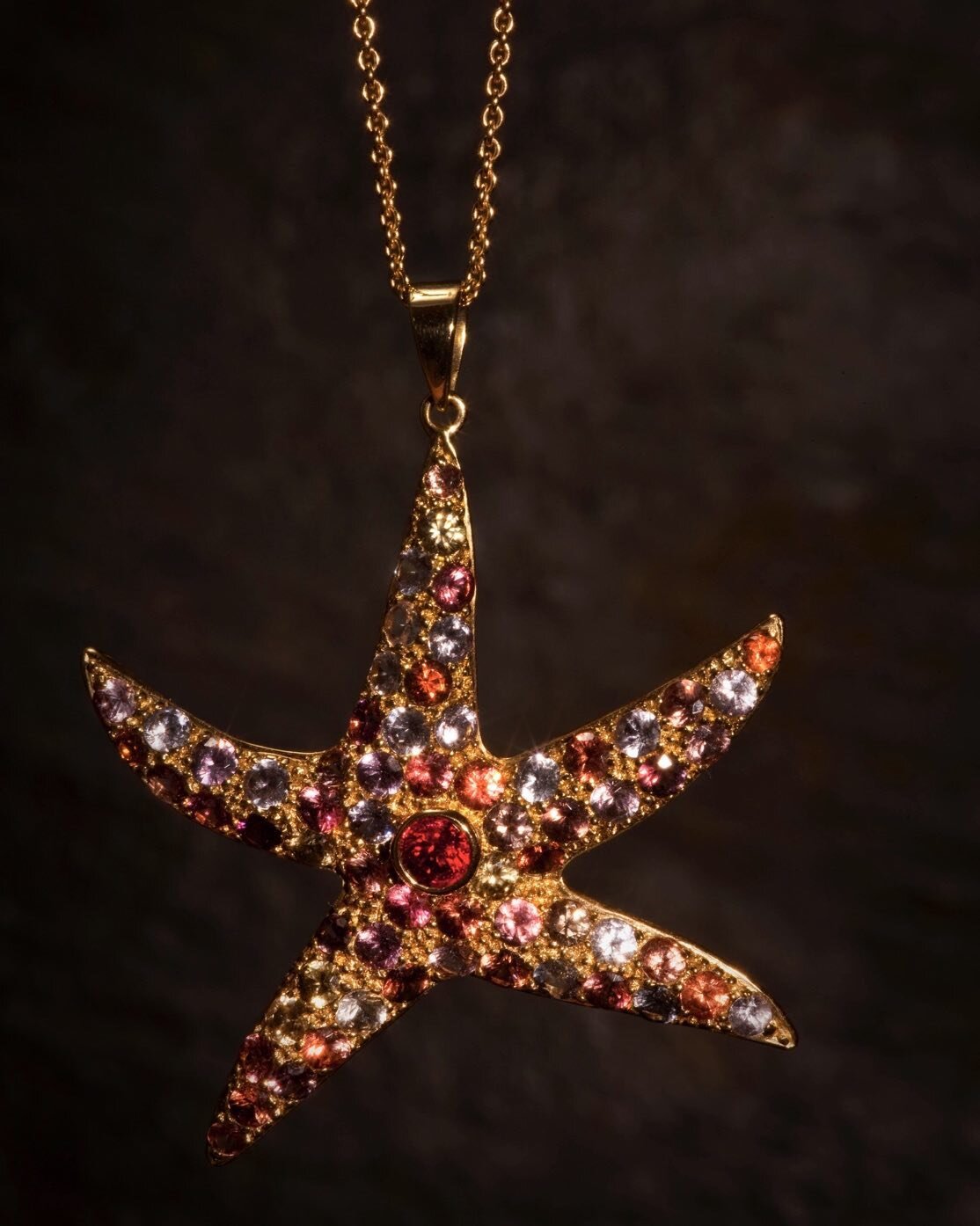 Twinkle twinkle&hellip;🌟
#spinel #gold #star