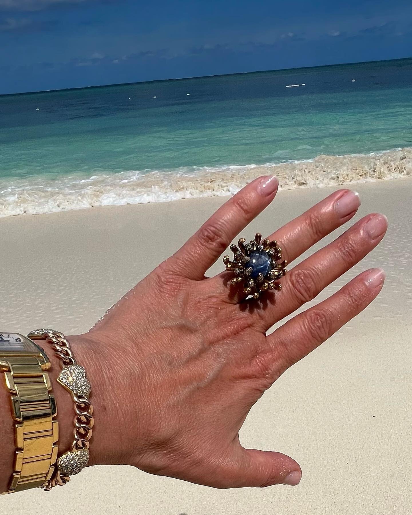 Star Sapphire ring on the 🏝️🌞

#gold #sapphires #ring #beach #sun #luxury