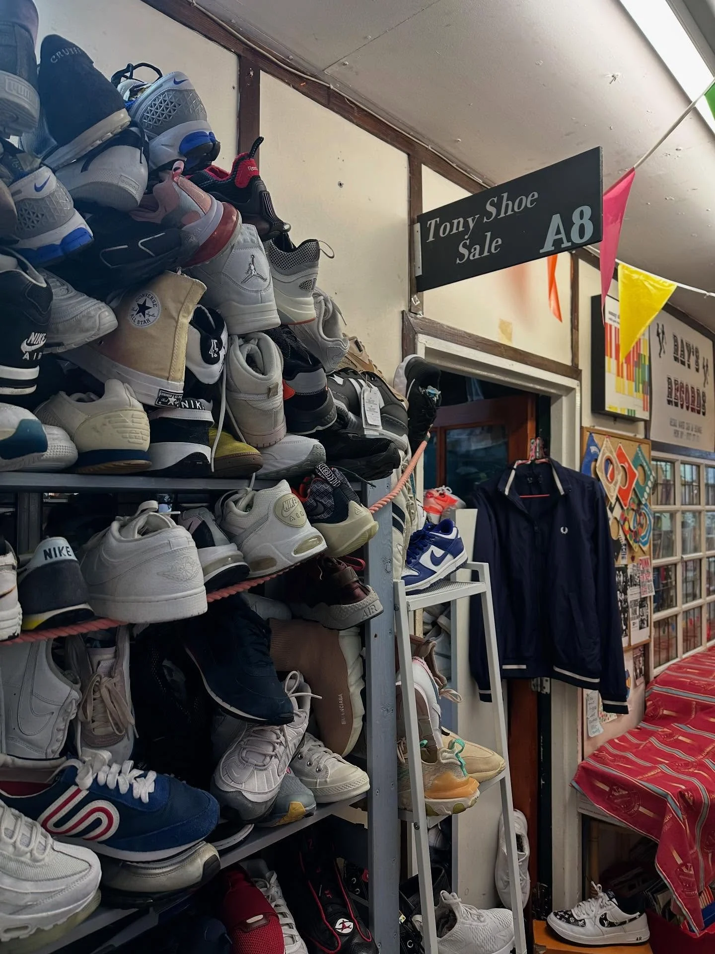 👟 Find your next pair at Tony&rsquo;s Shoe Sale &mdash; a hidden gem inside Wood Street Indoor Market that will up your shoe game instantly. Trainers for every style. Come have a look!
#TonysShoeSale #WoodStreetMarket #Trainers #Walthamstow