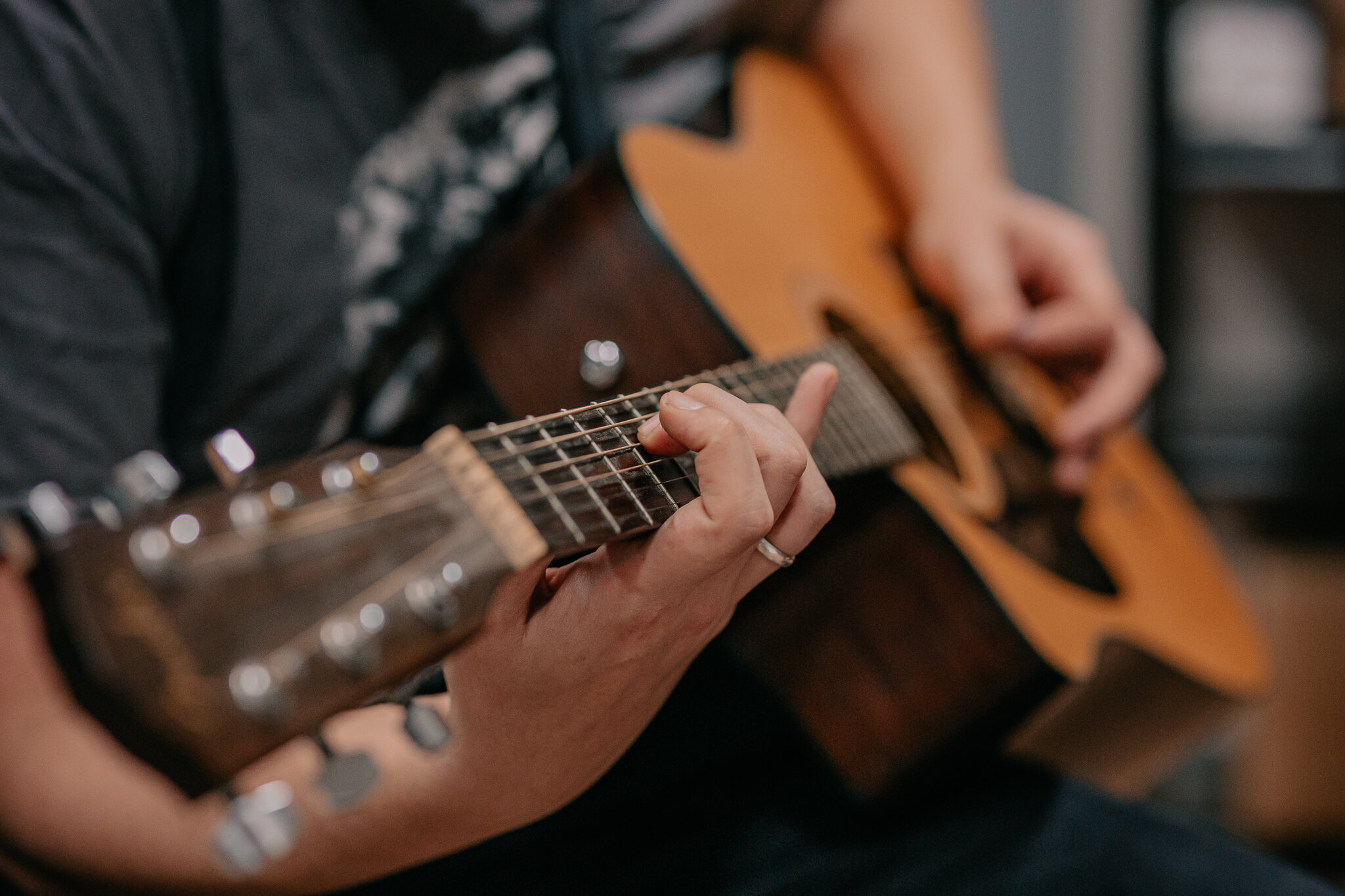 Waikus t&otilde;mbab avanoodi Instagrami s&otilde;rmlaual ♩

Tere tulemast!

📷 @erlichlowi 

#waikus #waikusmusic #musicstudıo #muusika&otilde;pe #muusika&otilde;petaja #kitarrikool #kitarri&otilde;pe #kitarri&otilde;petaja #acousticguitar #guitarte