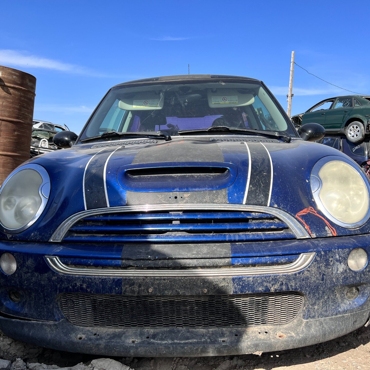 2003 MINI COOPER S 1.6L *FOR PARTS* - 4WD, MANUAL 6 SPEED TRANSMISSION, 4 CYLINDER , BLUE(862), KMS:248340, VIN:WMWRE334X3TD69296 

We offer contactless delivery and are more than willing to accommodate your needs.
Why pick your part when we pull it 